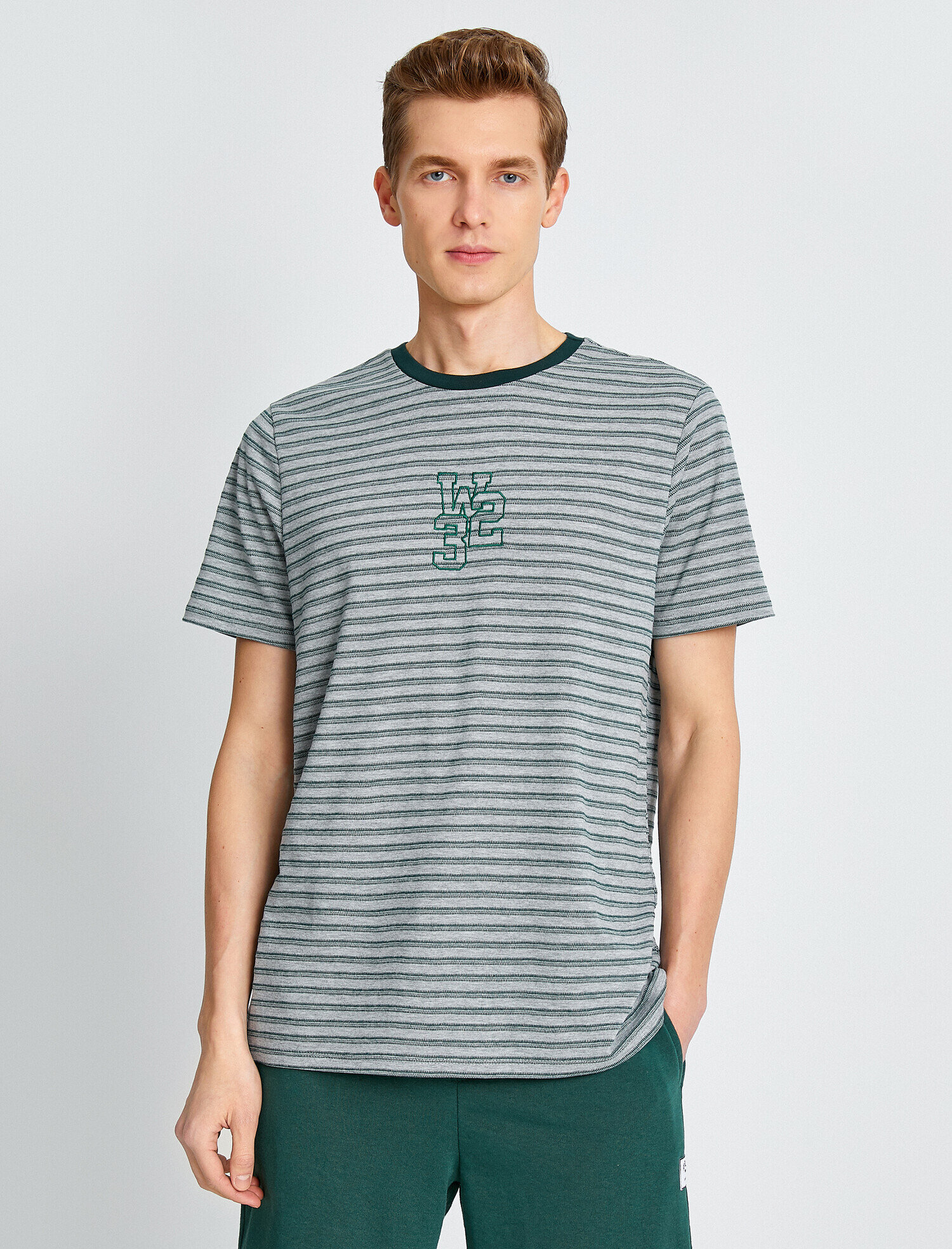   Kolej İşlemeli Çizgili Tişört