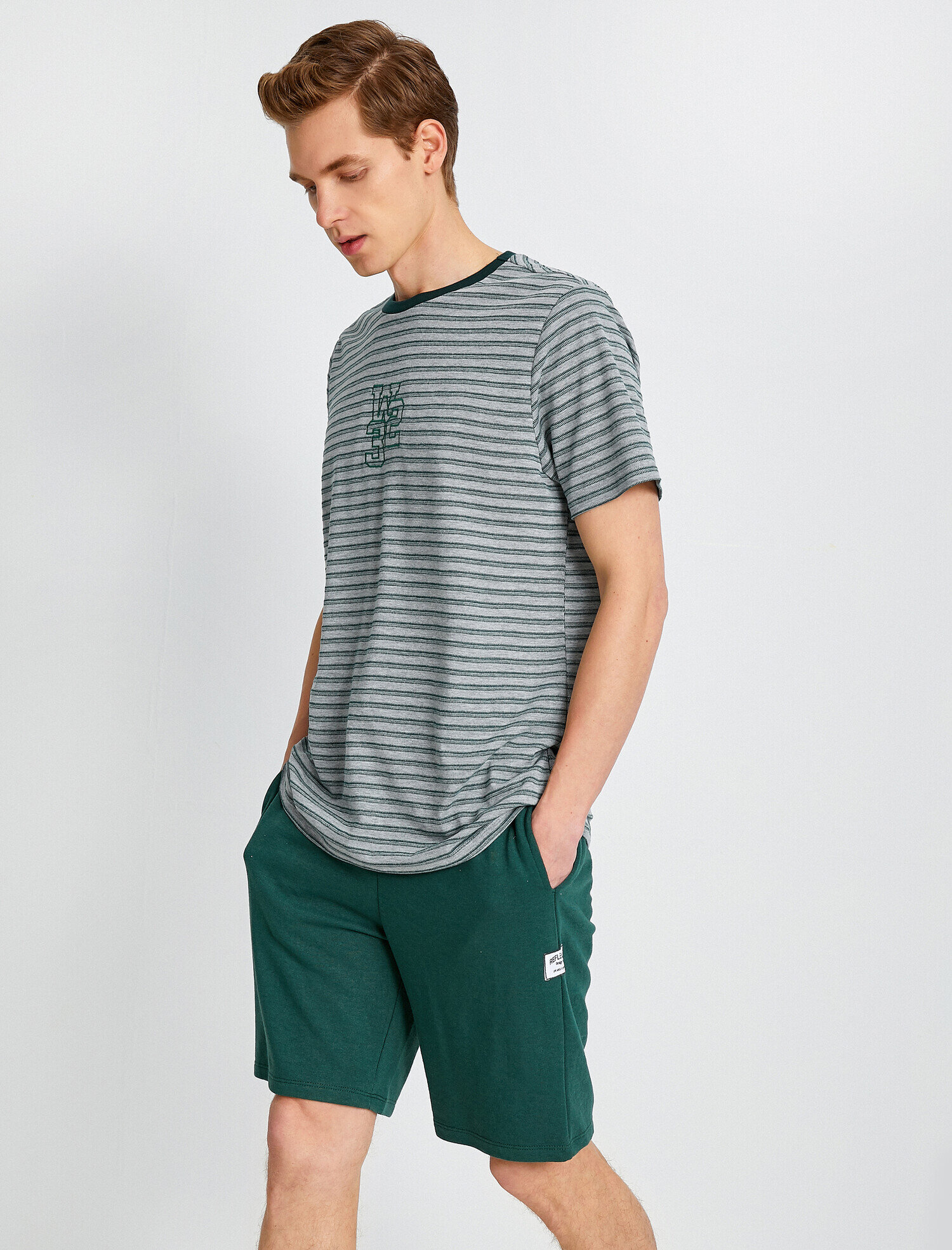   Kolej İşlemeli Çizgili Tişört