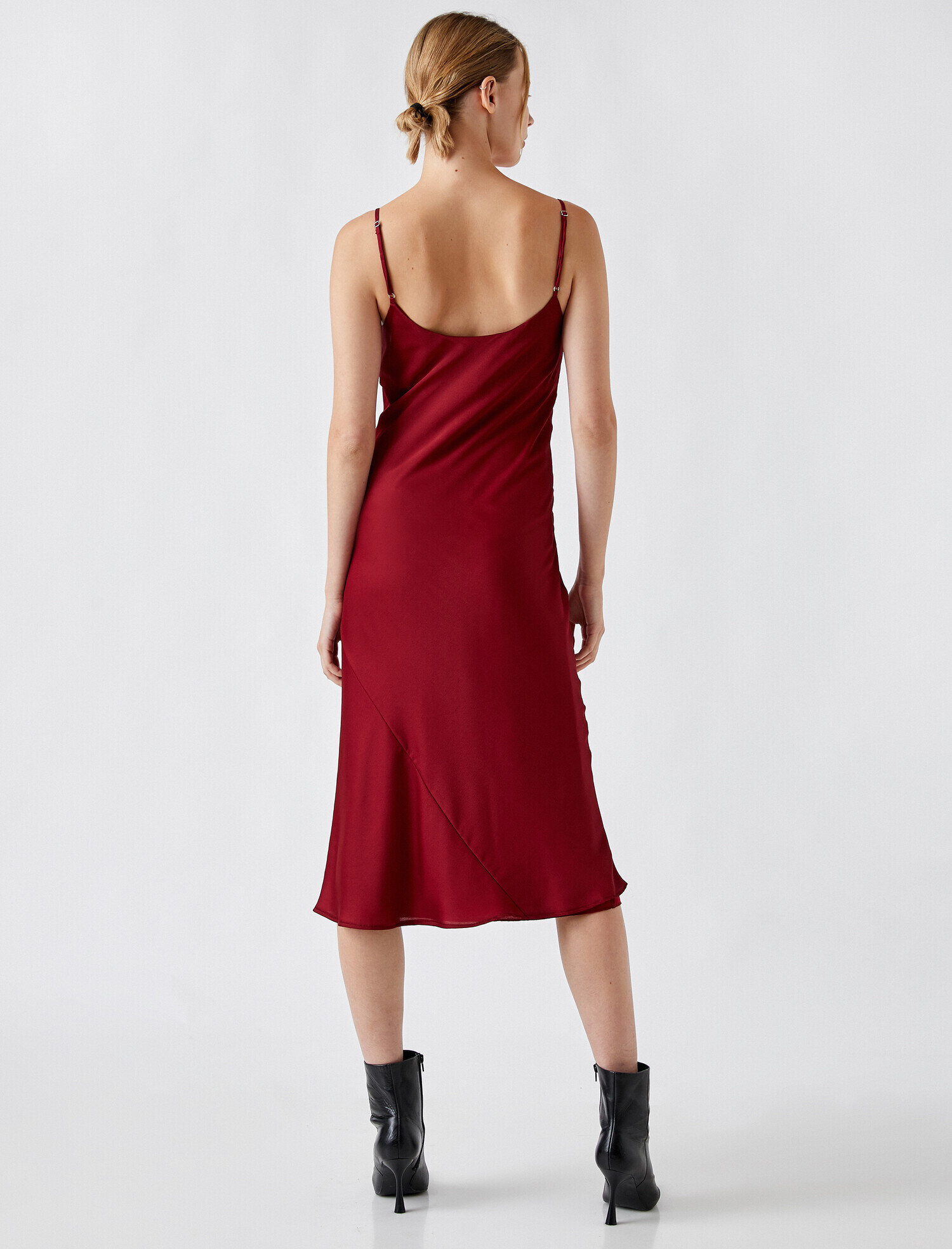   Degaje Yaka İnce Askılı Saten Midi Elbise