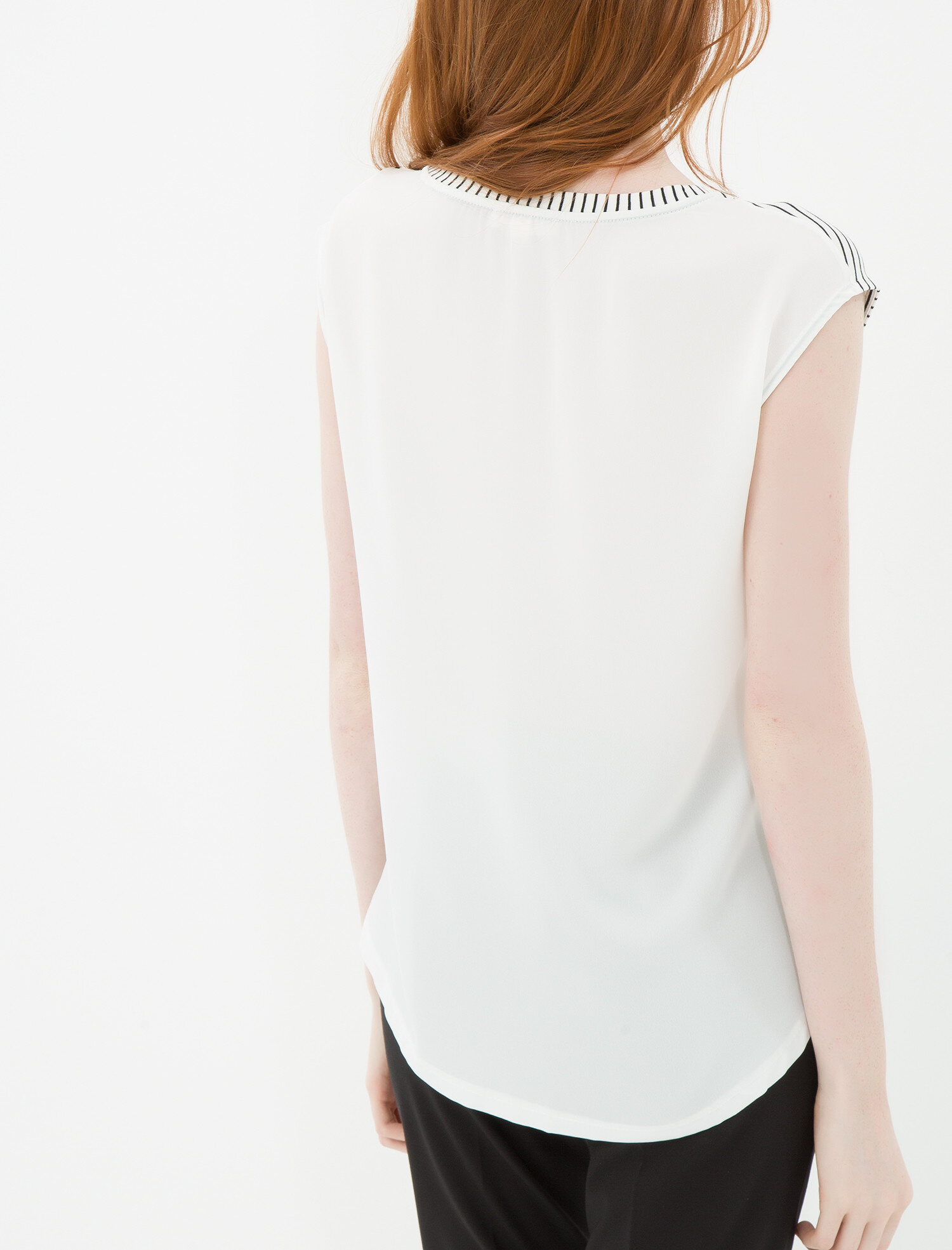   Kısa Kollu V Yaka Bluz