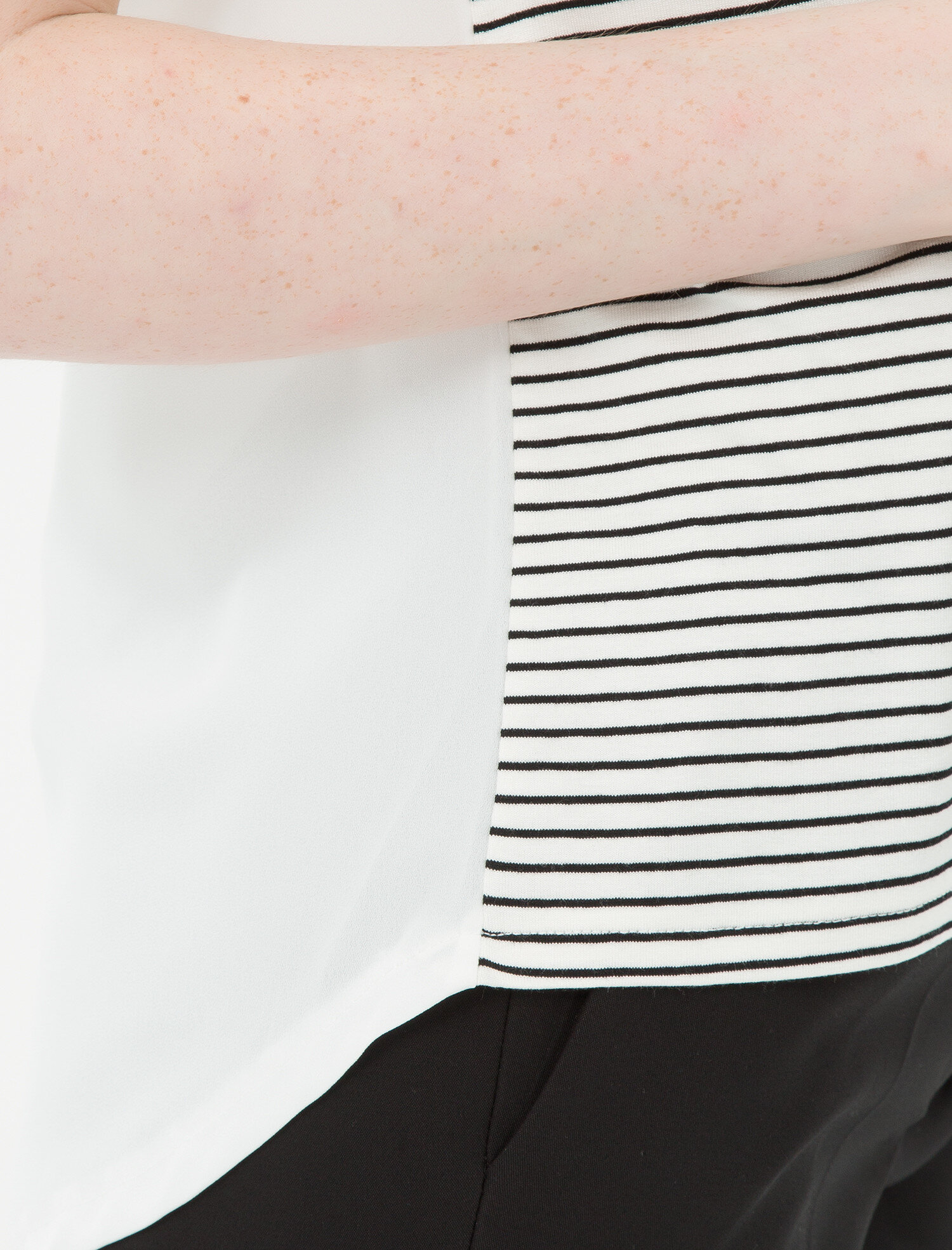   Kısa Kollu V Yaka Bluz