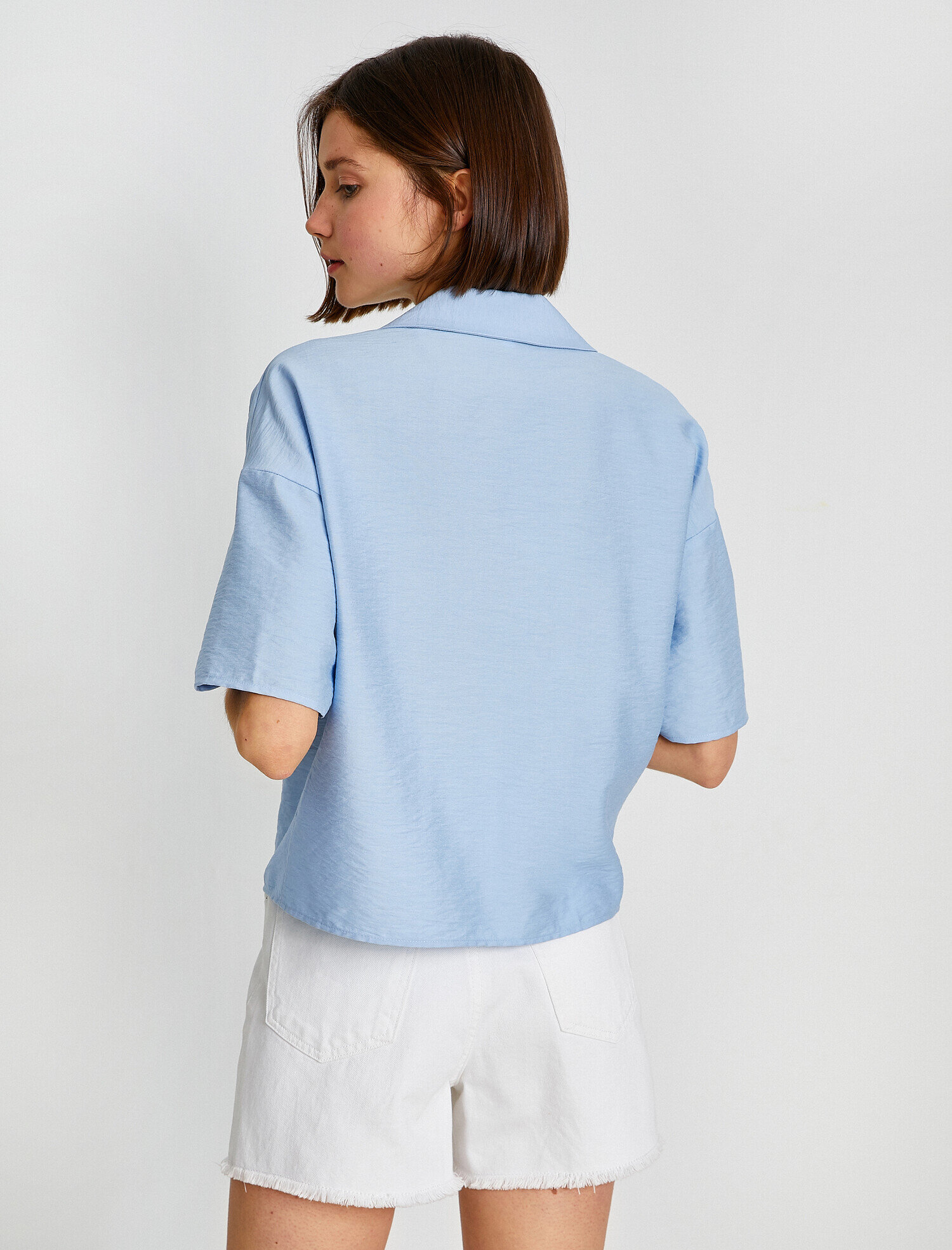   Kısa Kollu Düğmeli Gömlek