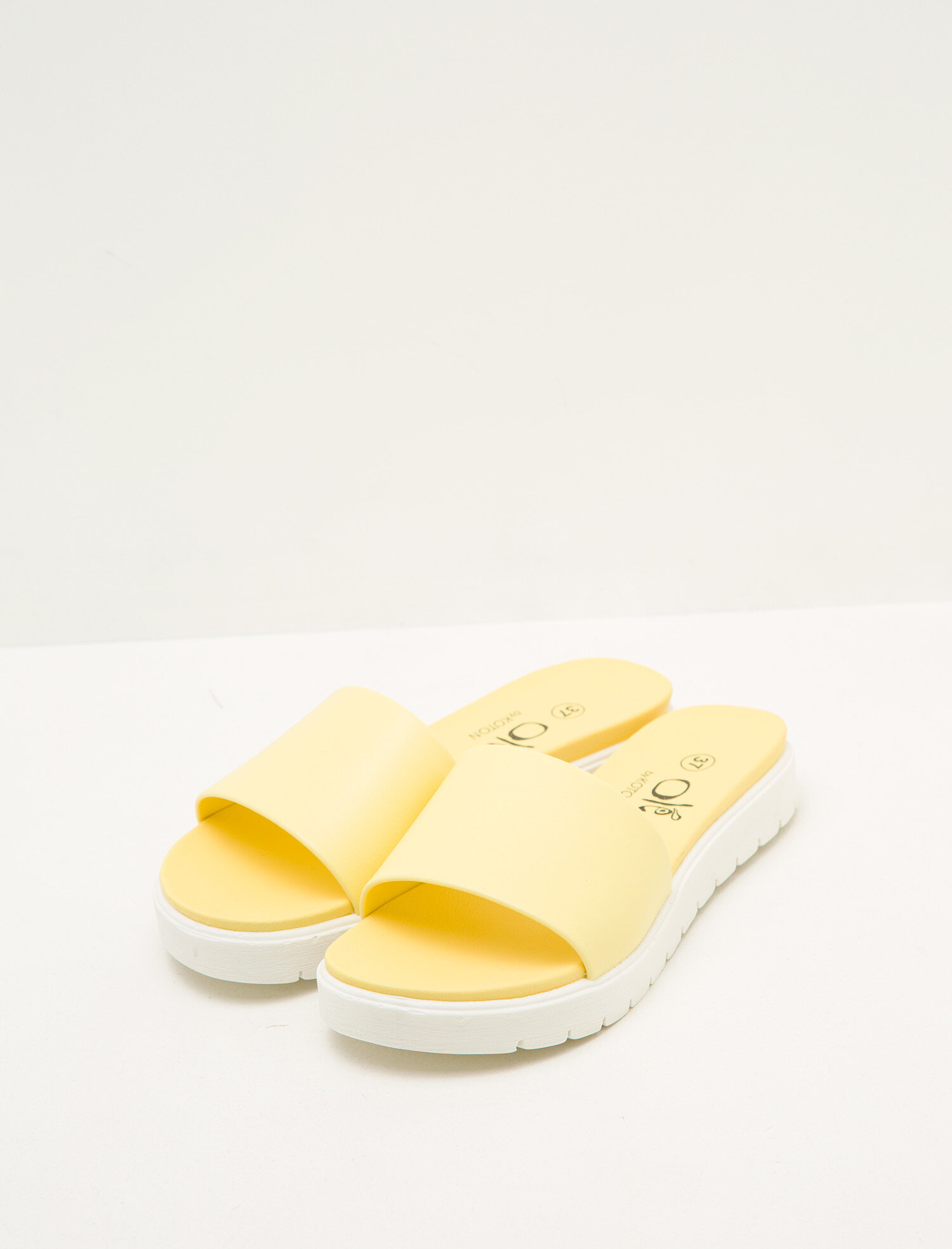  Kadın Tek Bant Terlik