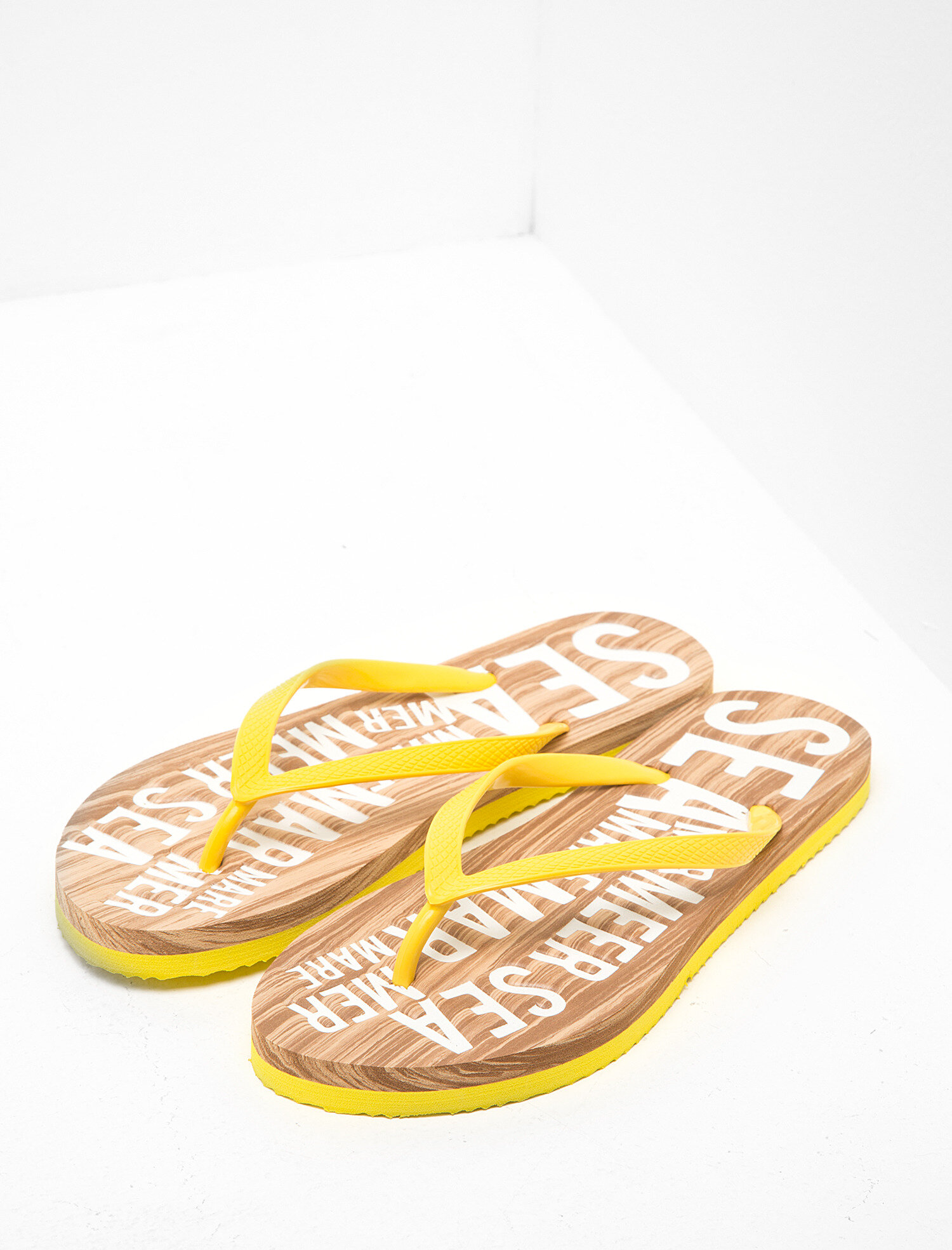  Kadın Desenli Parmak Arası Terlik