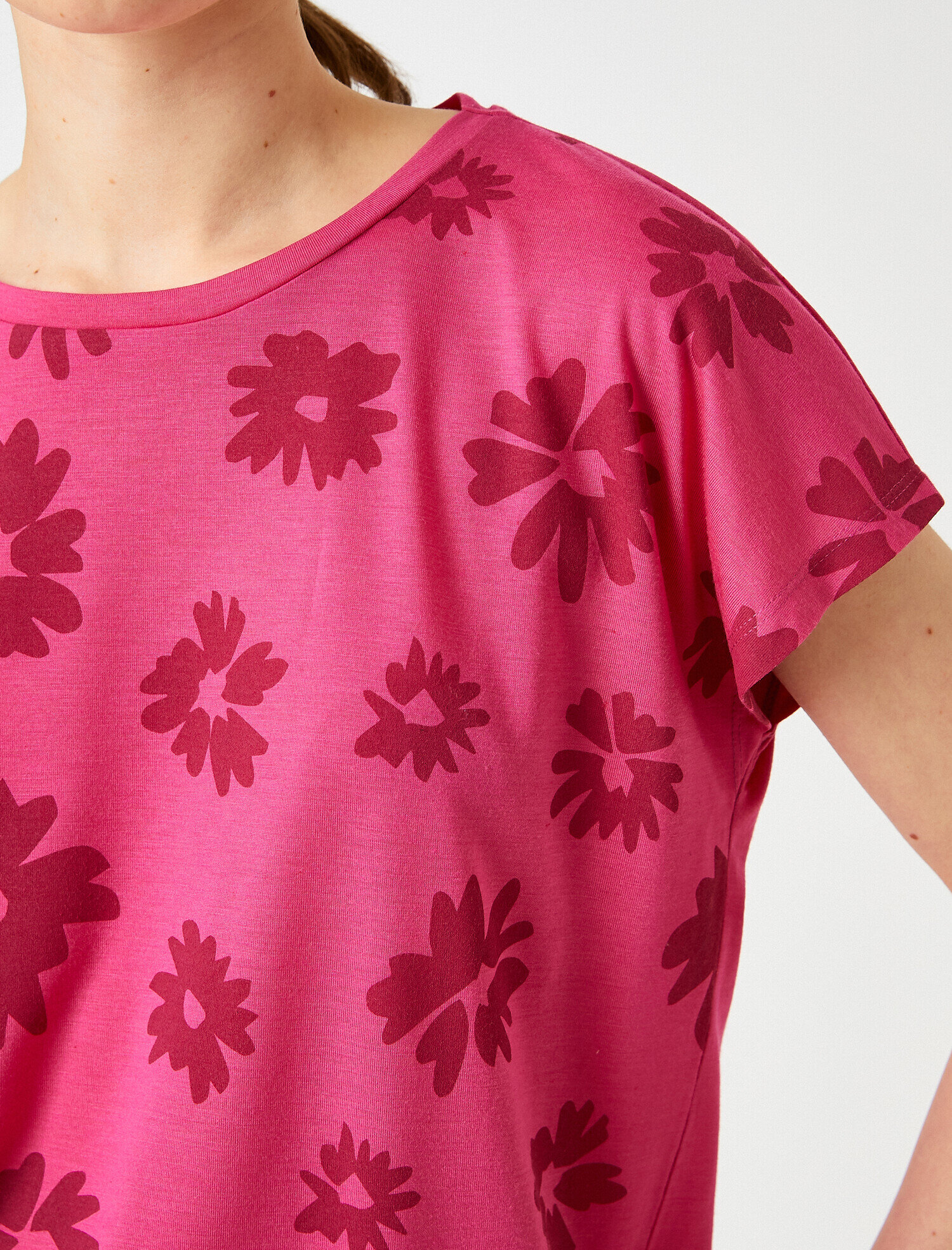   Çiçek Baskılı Tişört Bisiklet Yaka Kısa Kollu