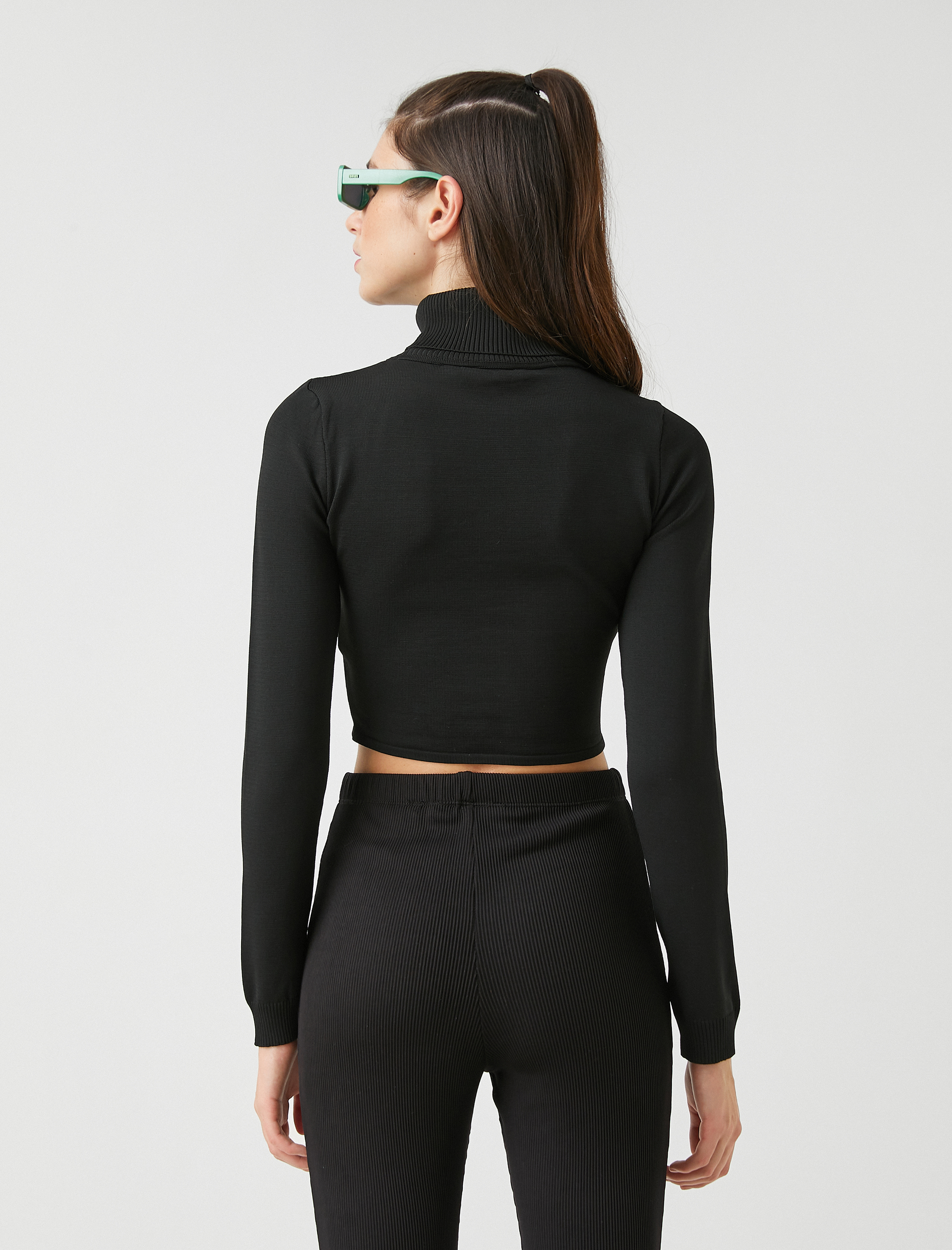 Crop Triko Kazak Metal Aksesuarlı