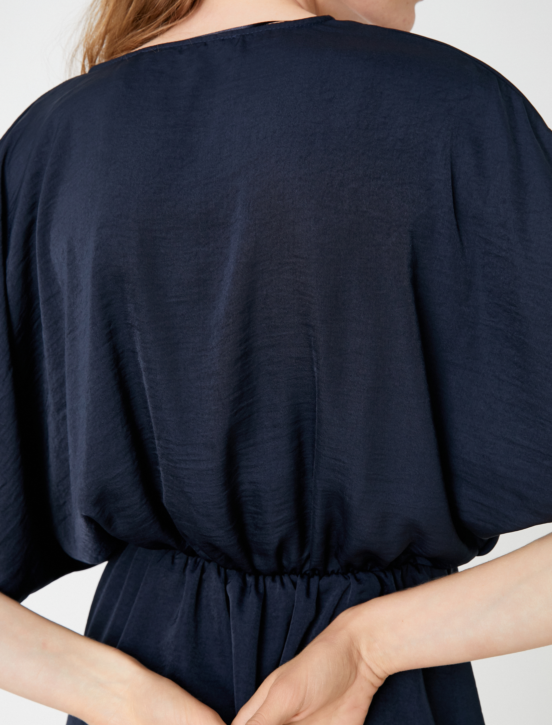   Mini Elbise V Yaka Kısa Kollu Saten Görünümlü