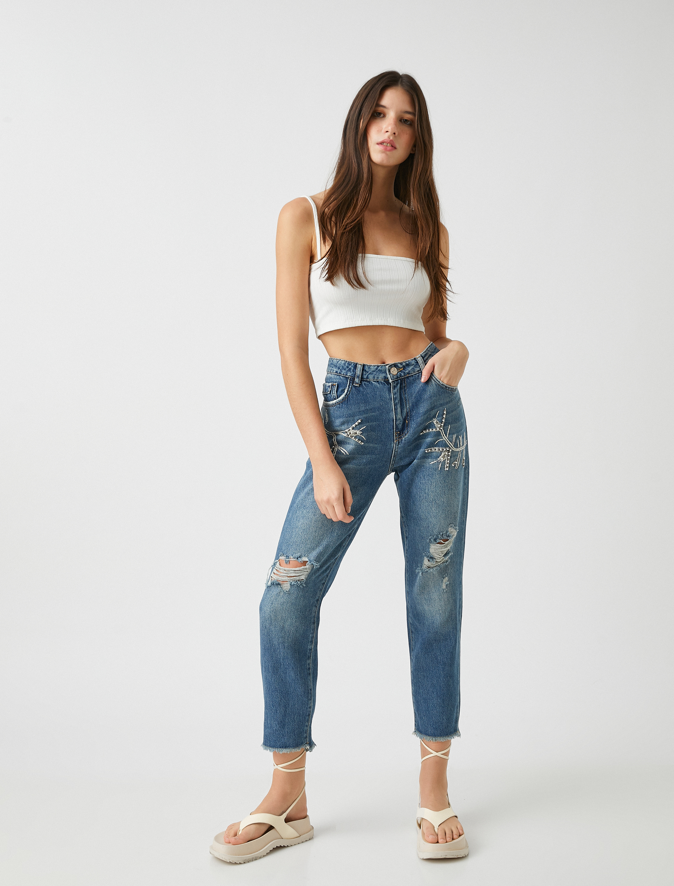   Yırtık İşlemeli Kot Pantolon