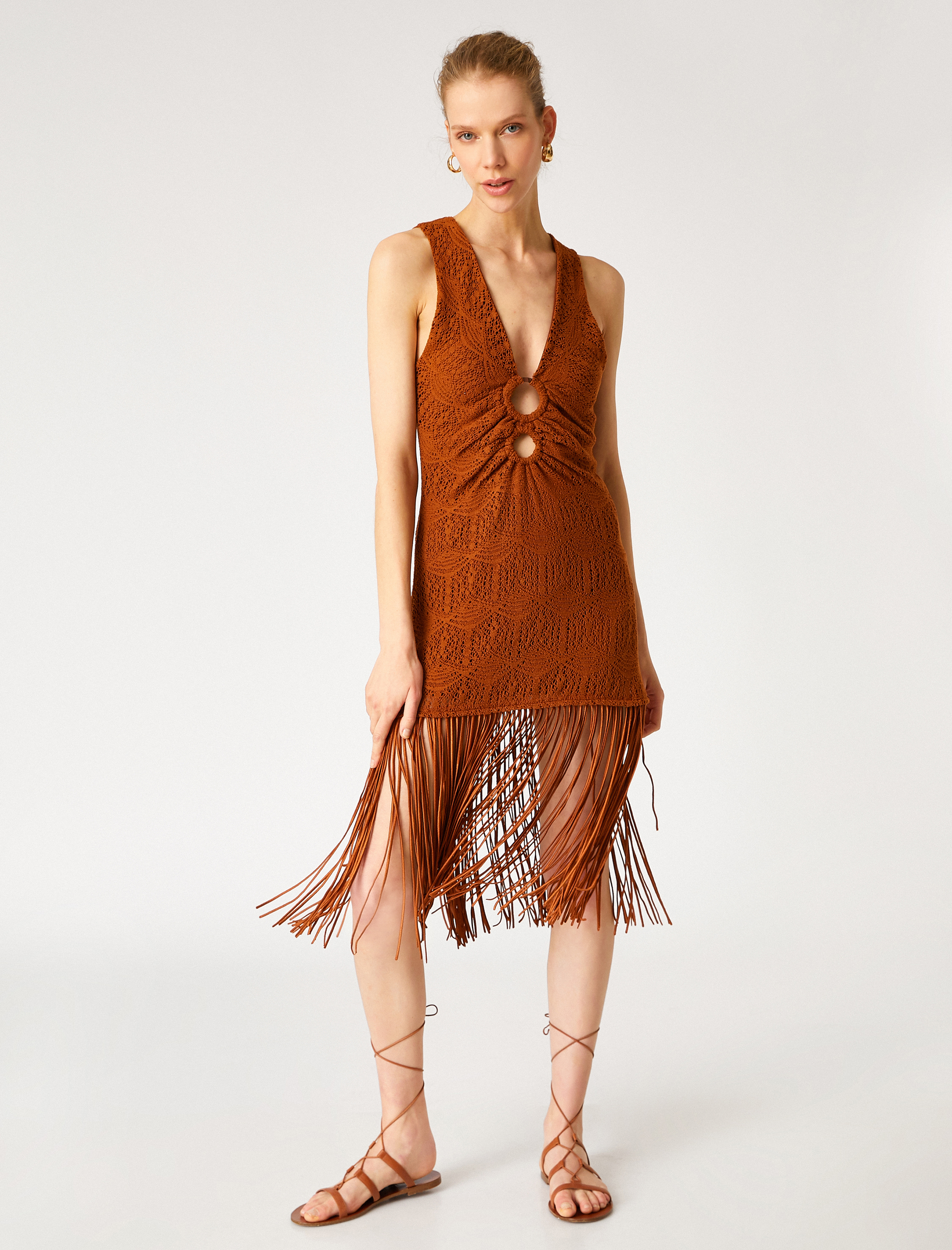   Melis Ağazat X Koton - Pencere Detaylı Püsküllü Örgü Elbise