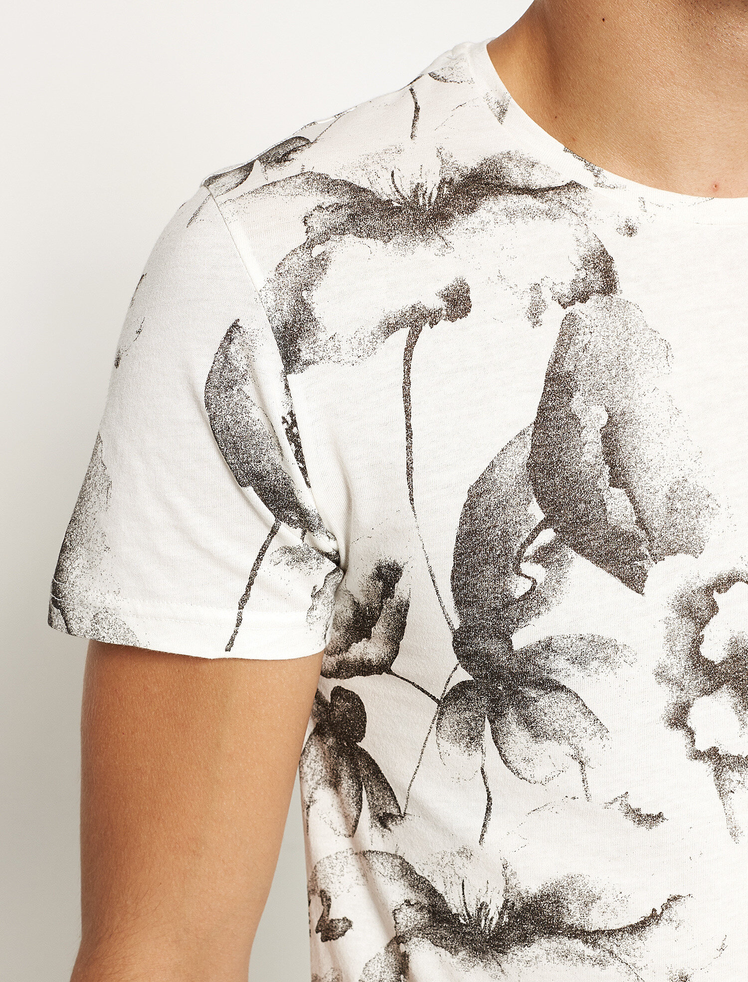   Çiçek Desenli Tişört