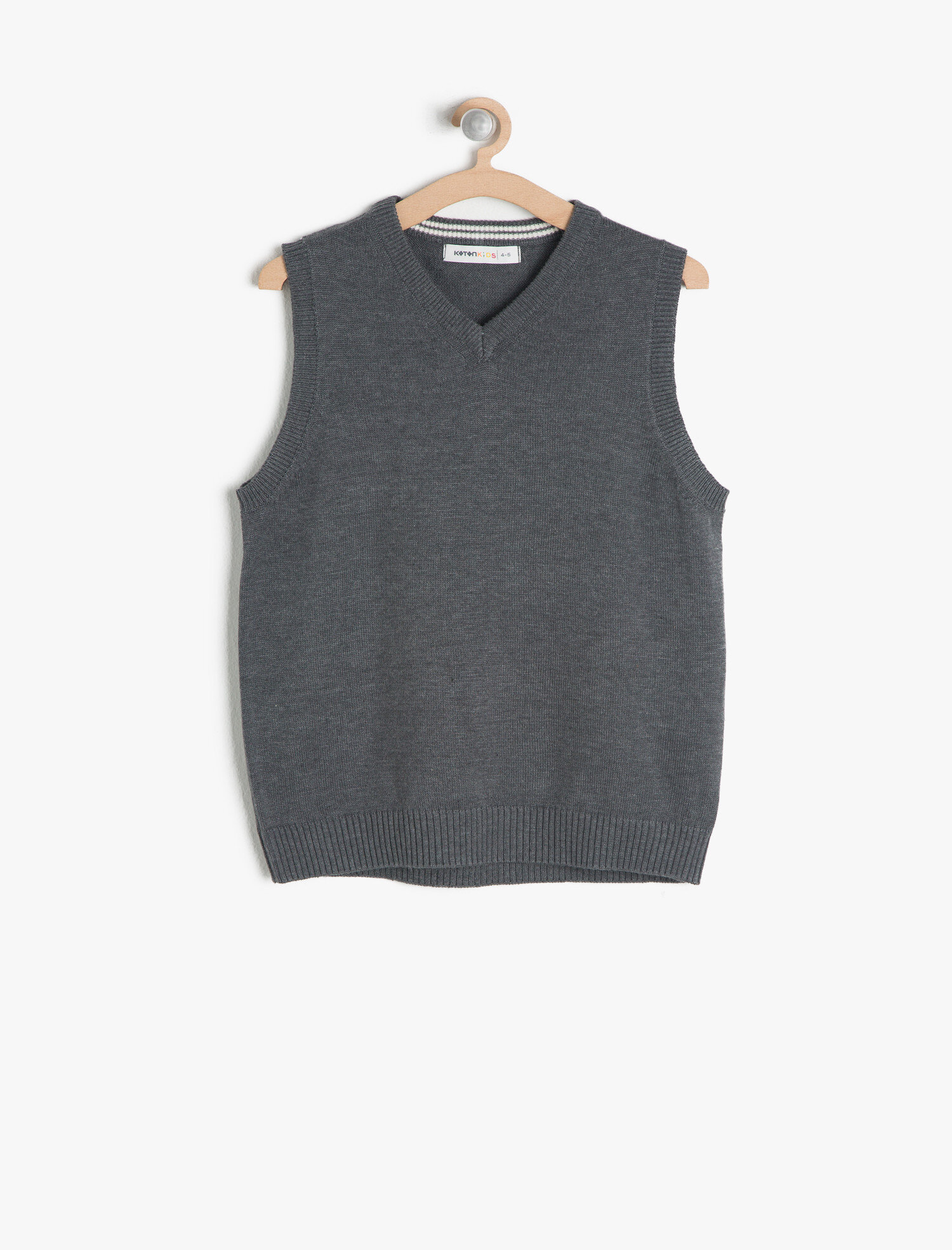  Erkek Çocuk V Yaka Süveter