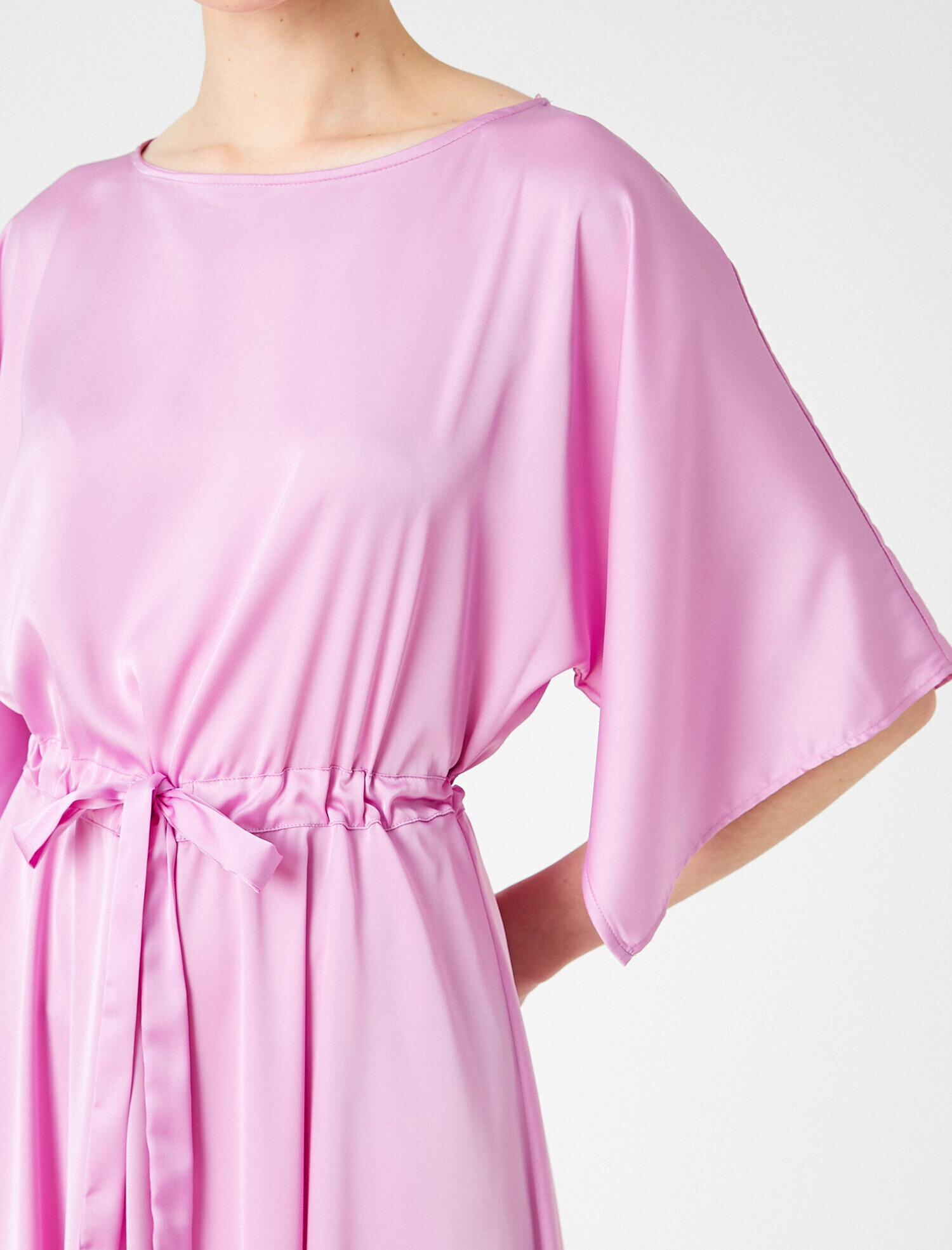   Kemer Detaylı Midi Elbise Geniş Kollu