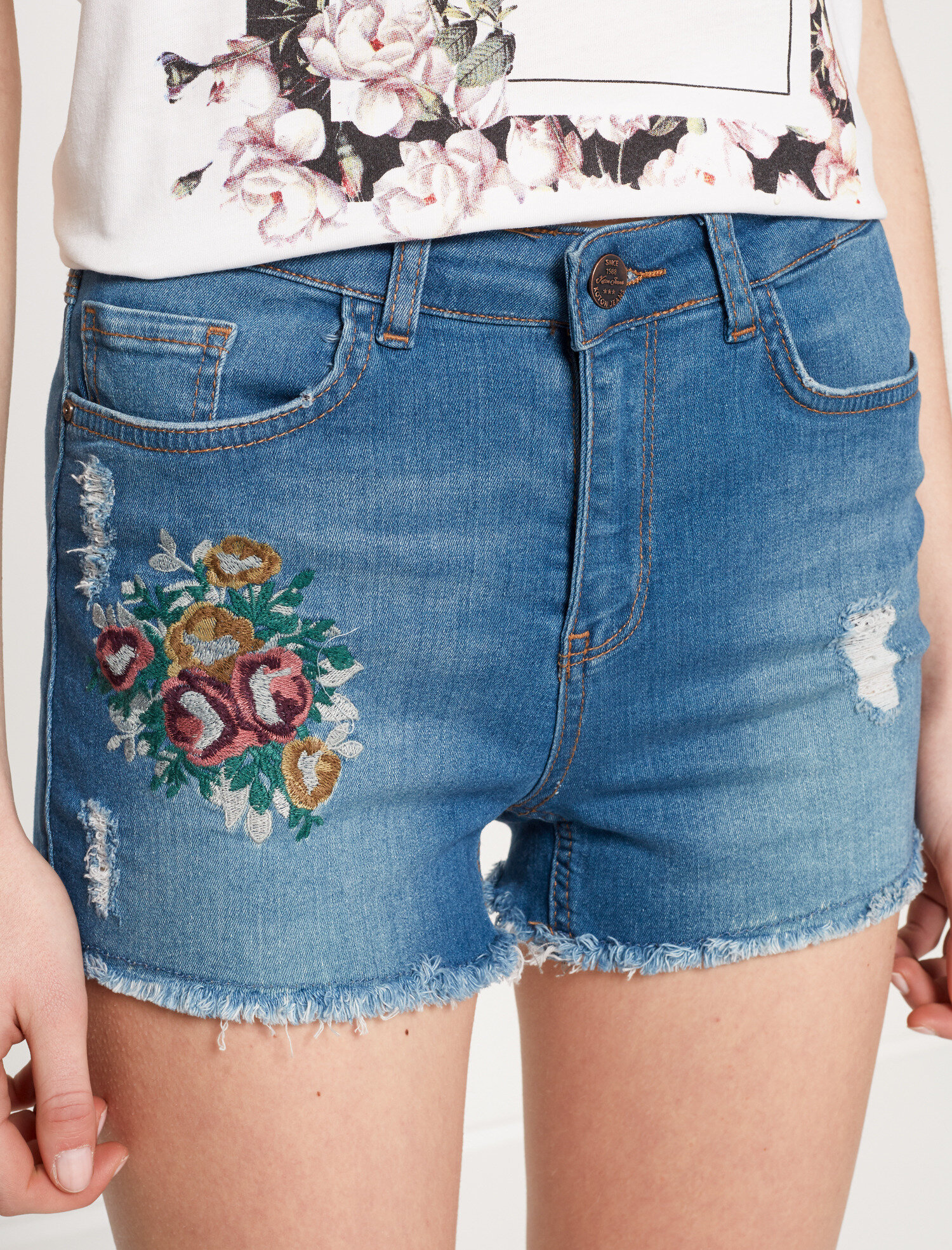   Nakışlı Jean Şort