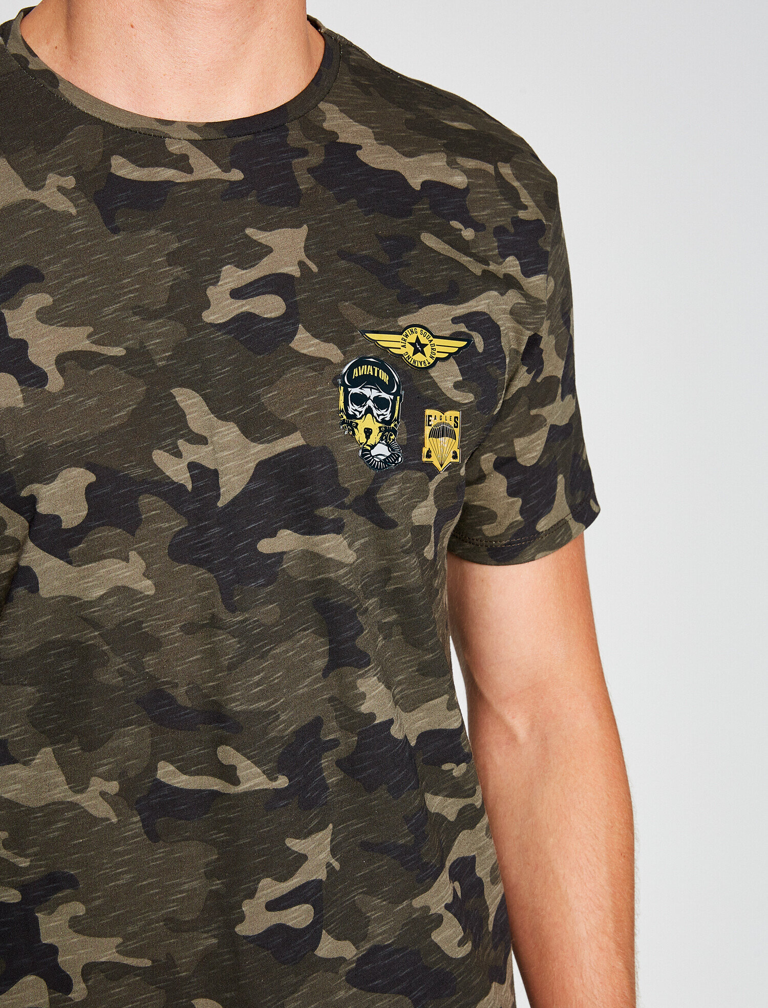   Kamuflaj Desenli Tişört