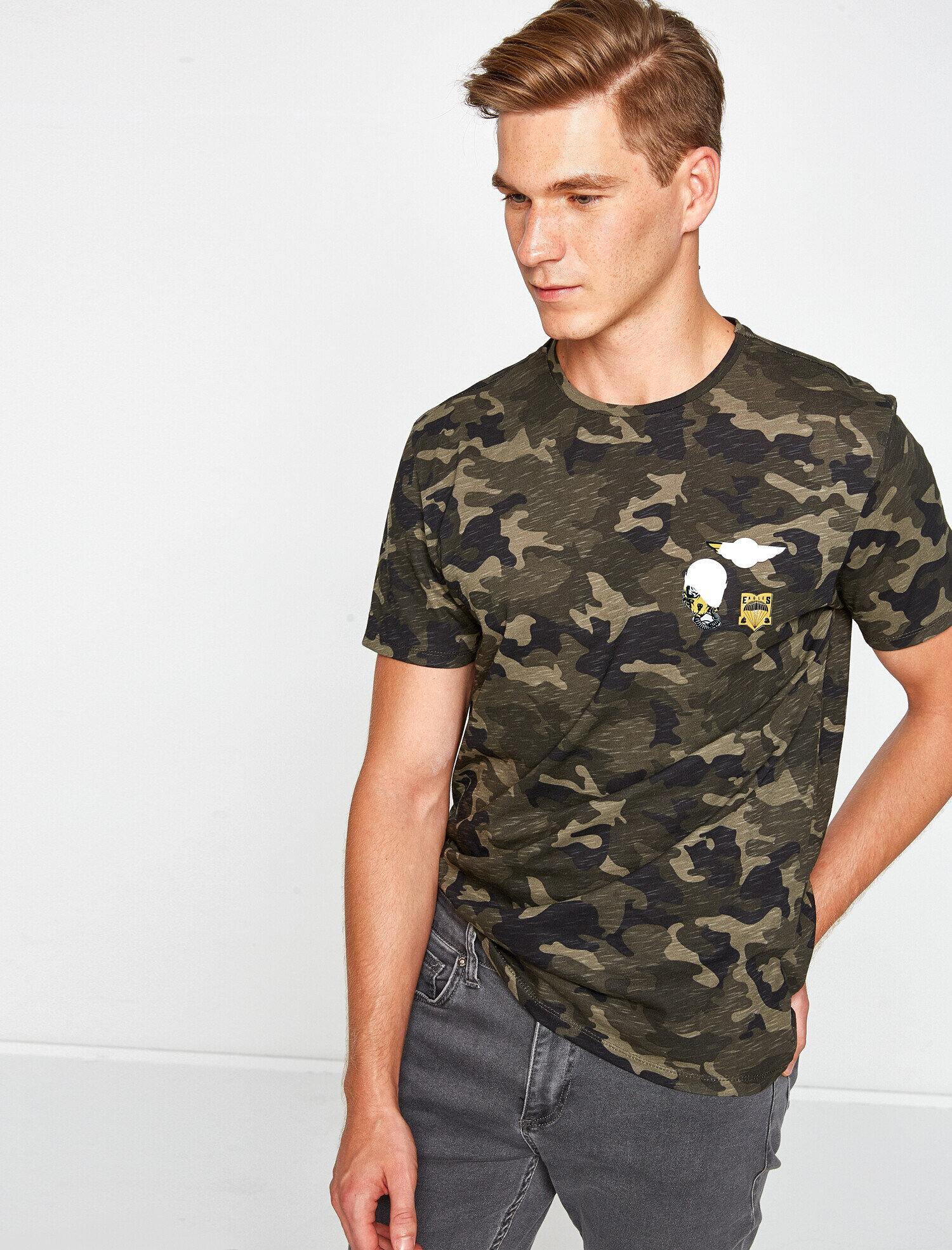   Kamuflaj Desenli Tişört
