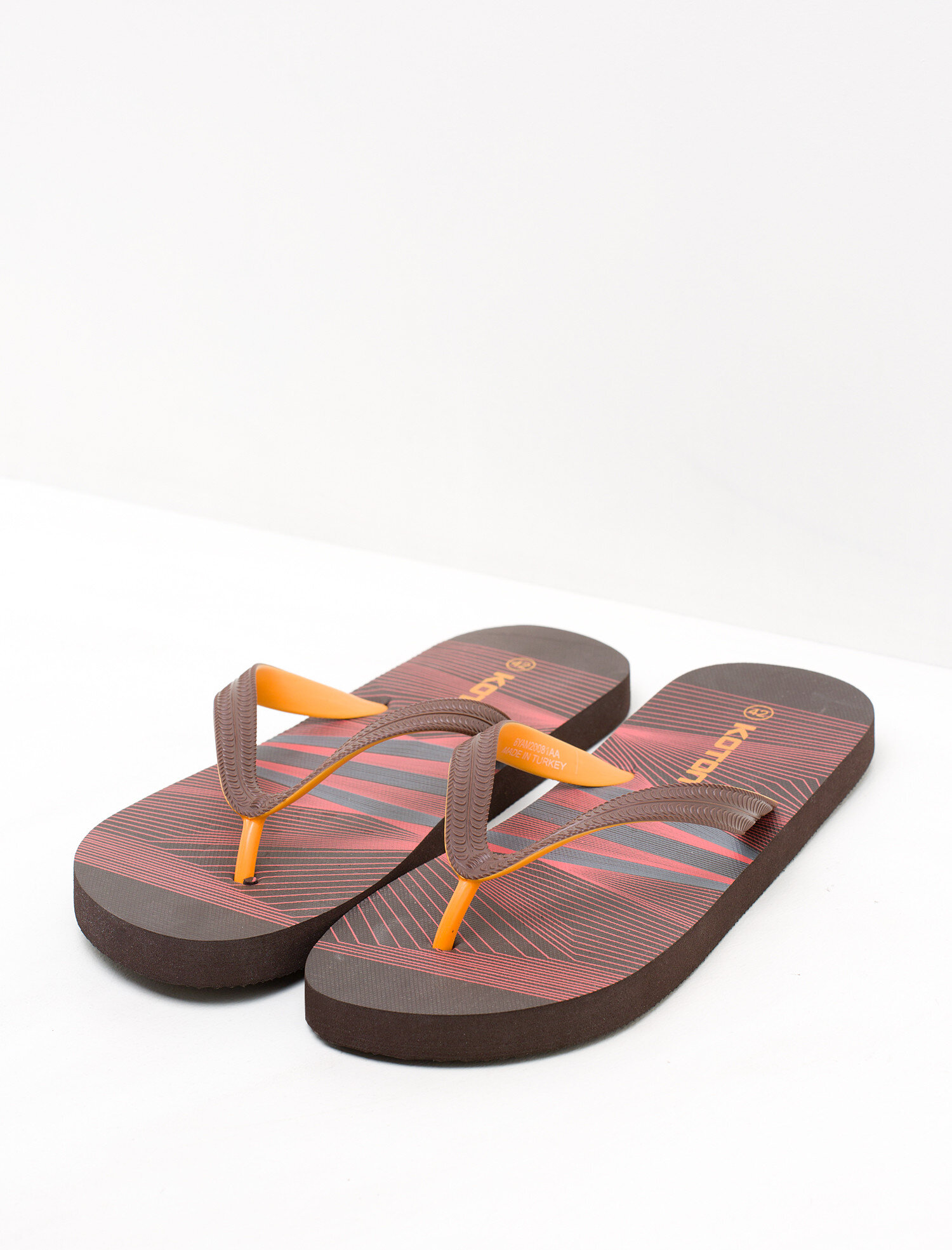  Erkek Desenli Parmak Arası Terlik