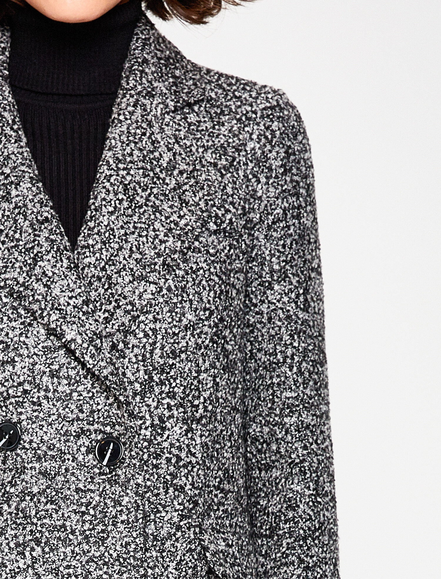   Düğme Detaylı Yün Kaban