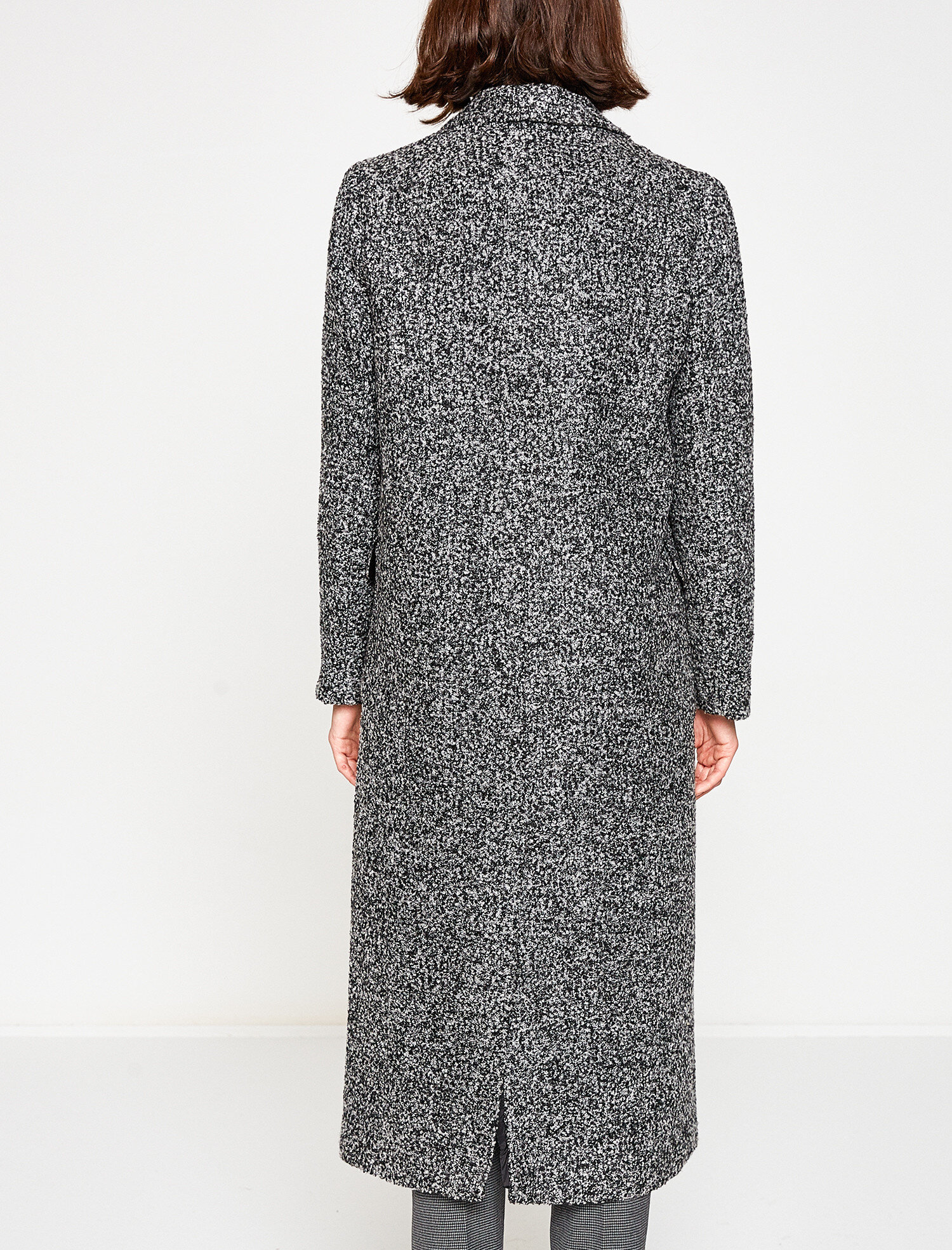   Düğme Detaylı Yün Kaban