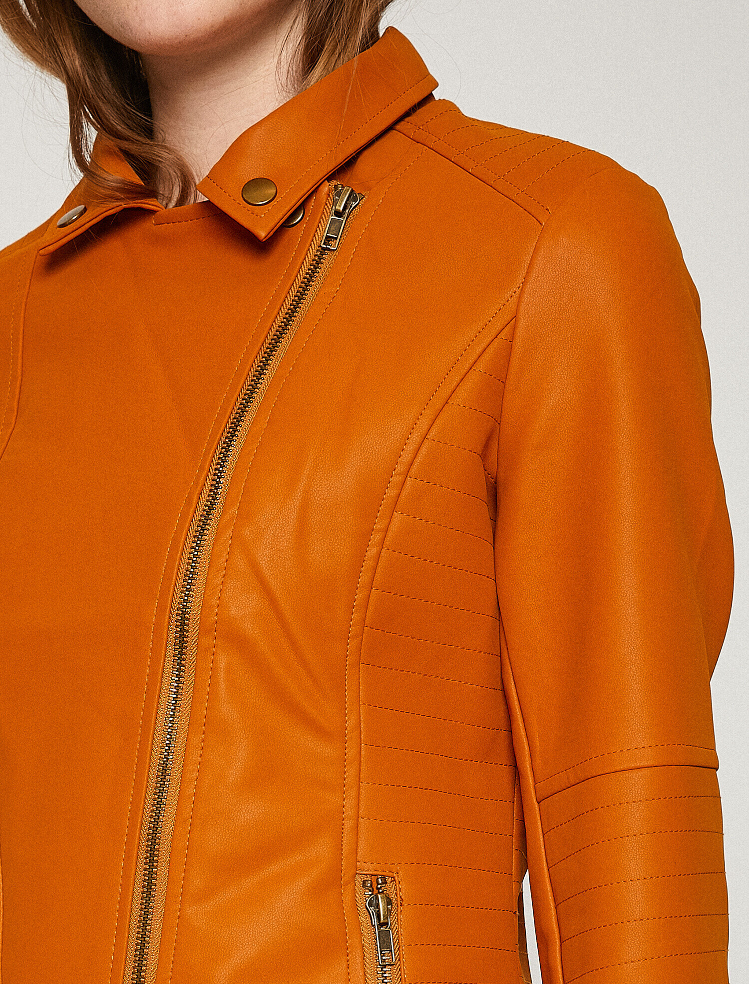   Deri Görünümlü Mont