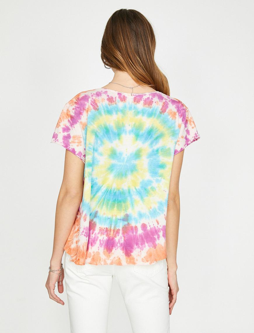   Batik Desenli Sloganlı Önü Kısa Arkası Uzun Tshirt
