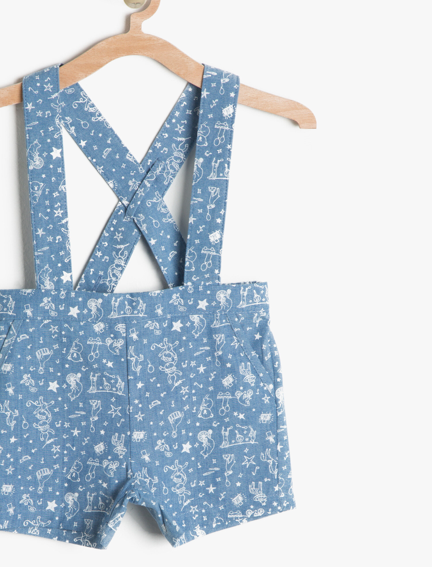  Erkek Bebek Askılı Şort