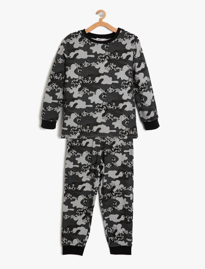  Erkek Çocuk Kamuflaj Desenli Pijama Seti
