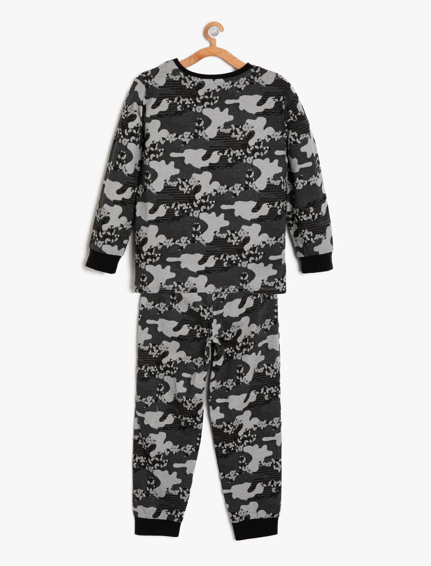  Erkek Çocuk Kamuflaj Desenli Pijama Seti