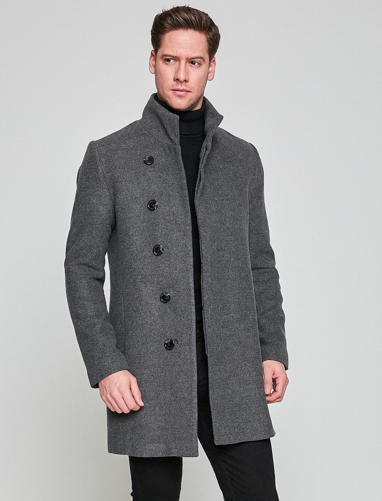   Düğme Detaylı Kaban