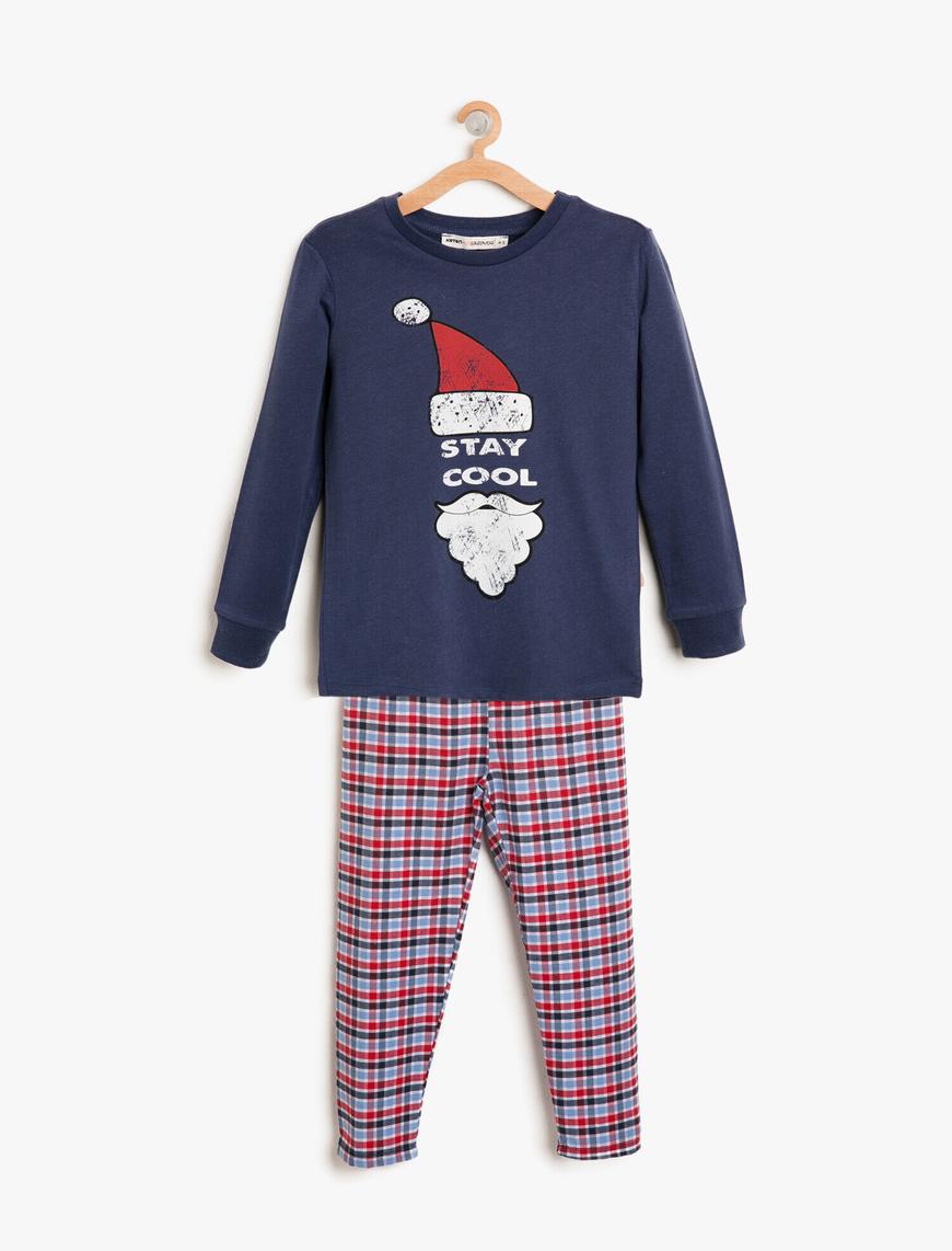  Erkek Çocuk Yılbaşı Temalı Pijama Seti