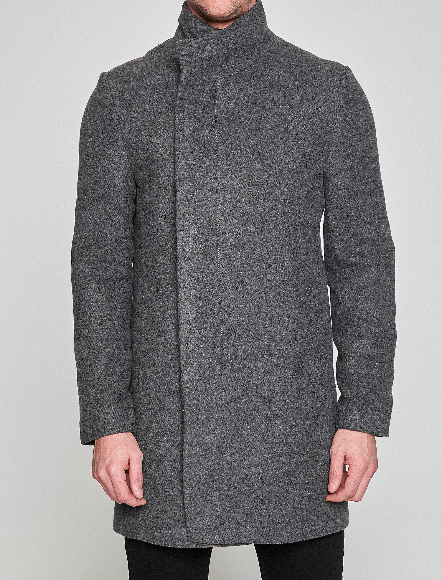   Düğme Detaylı Kaban