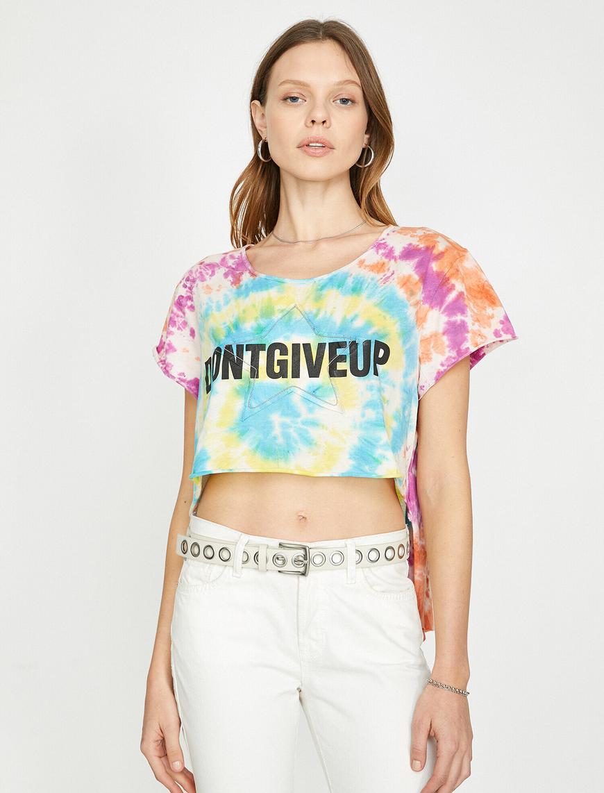   Batik Desenli Sloganlı Önü Kısa Arkası Uzun Tshirt