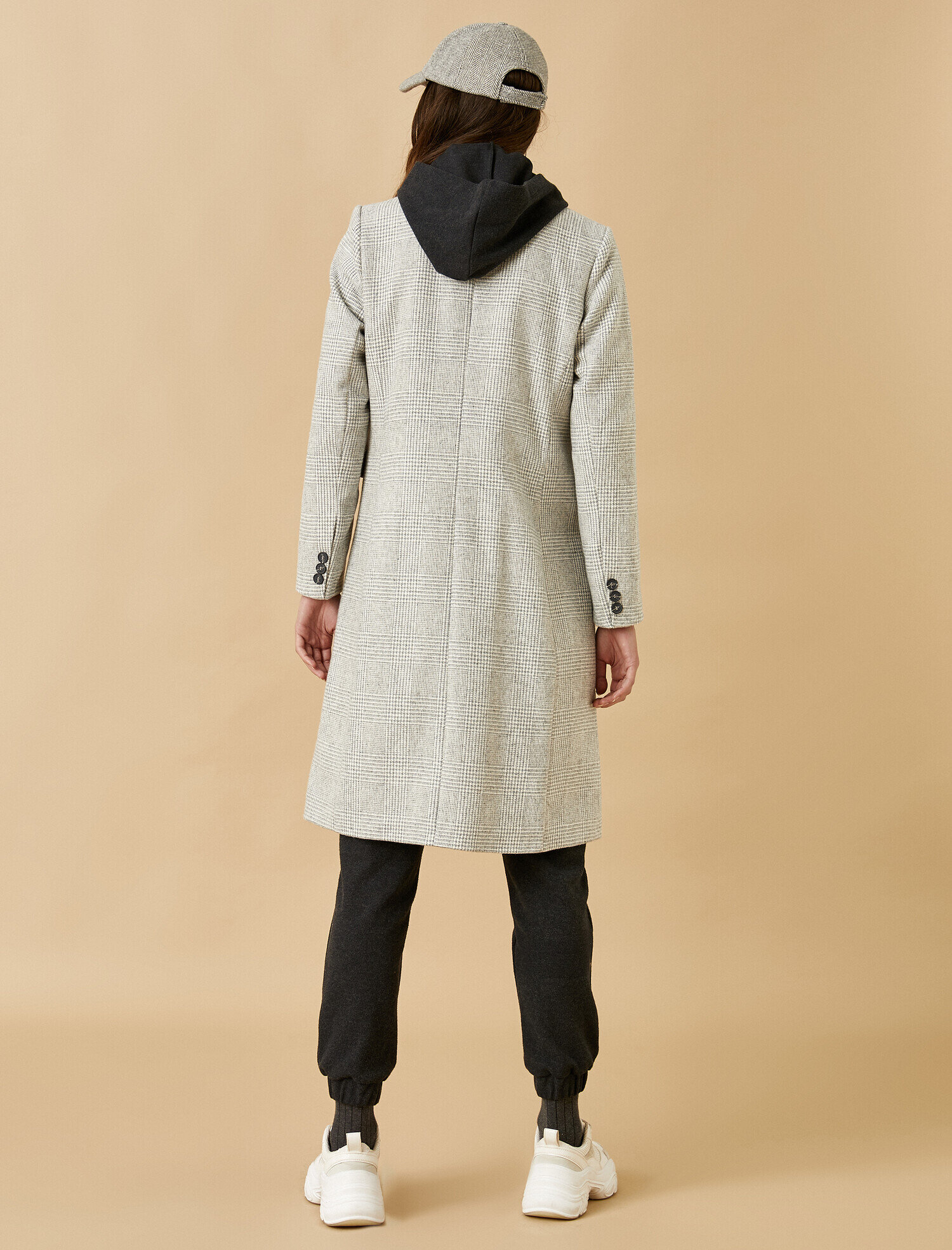   Düğmeli Ekose Kaban