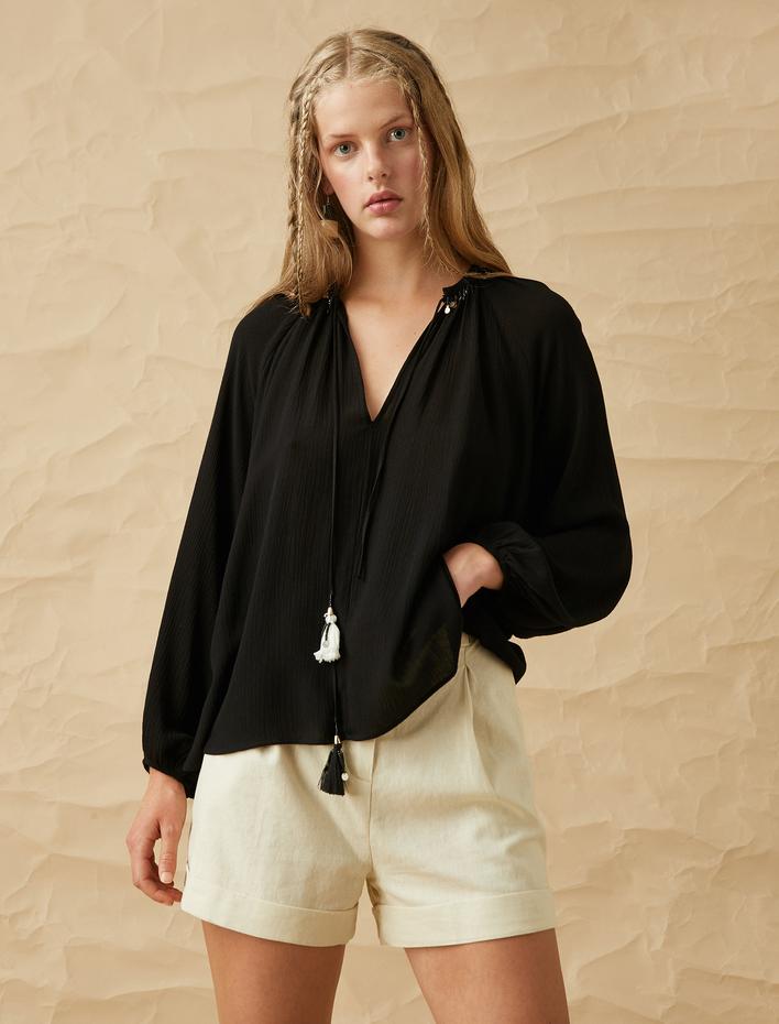  Melis Ağazat X Koton - Püskül Detaylı Balon Kollu Bluz