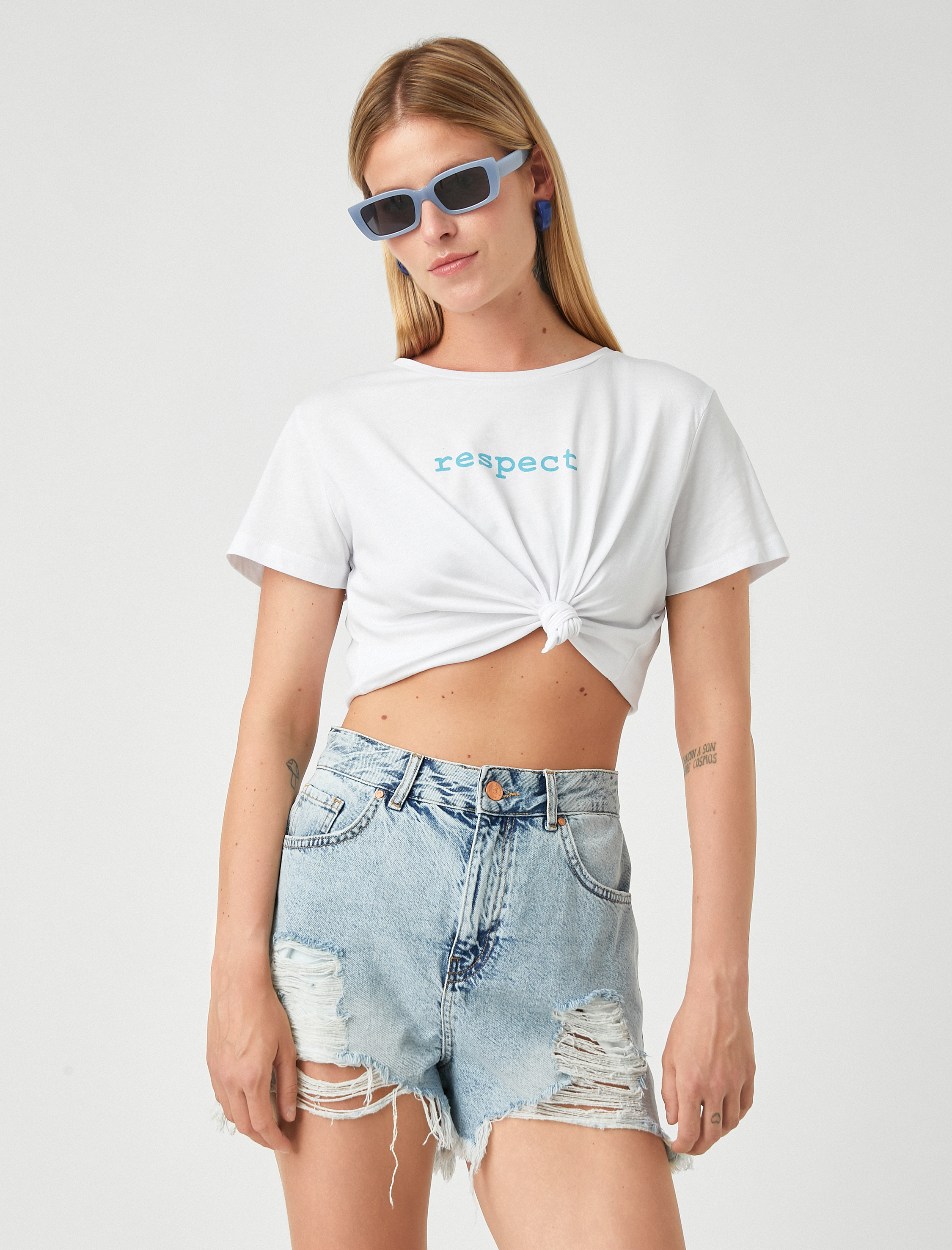   Koton X Şahika Ercümen - Yazı Baskılı Crop Tişört