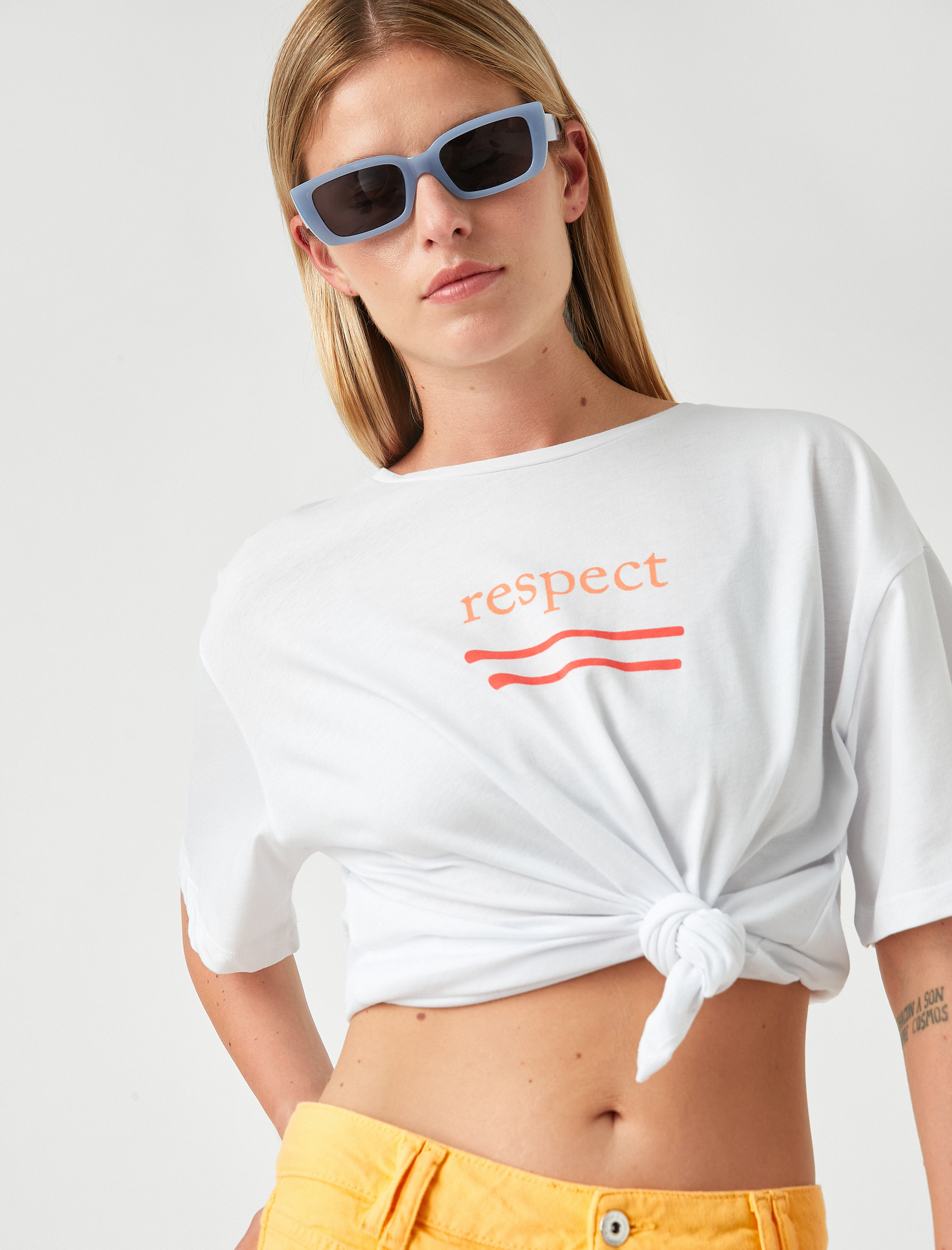   Koton X Şahika Ercümen - Yazı Baskılı Tişört