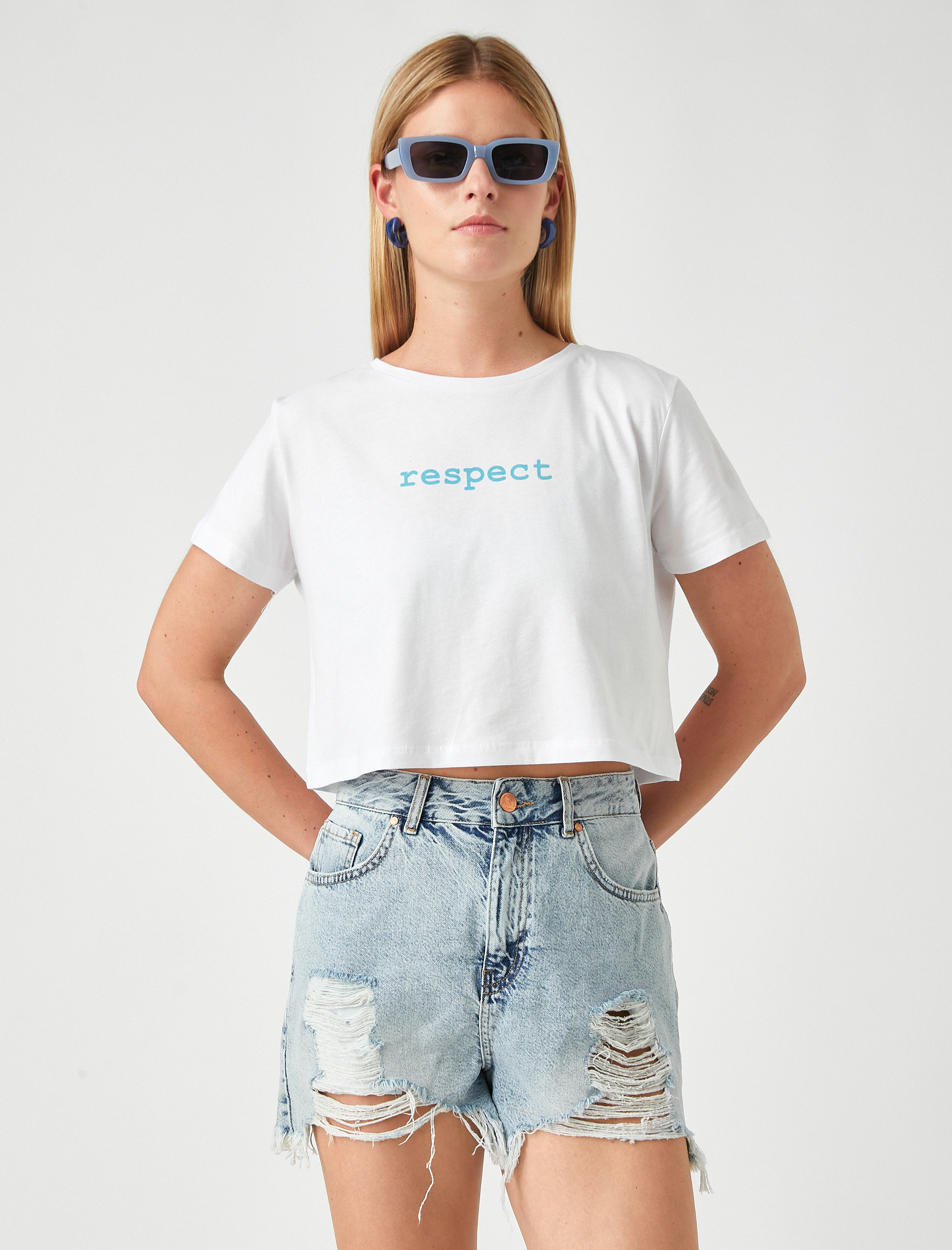   Koton X Şahika Ercümen - Yazı Baskılı Crop Tişört