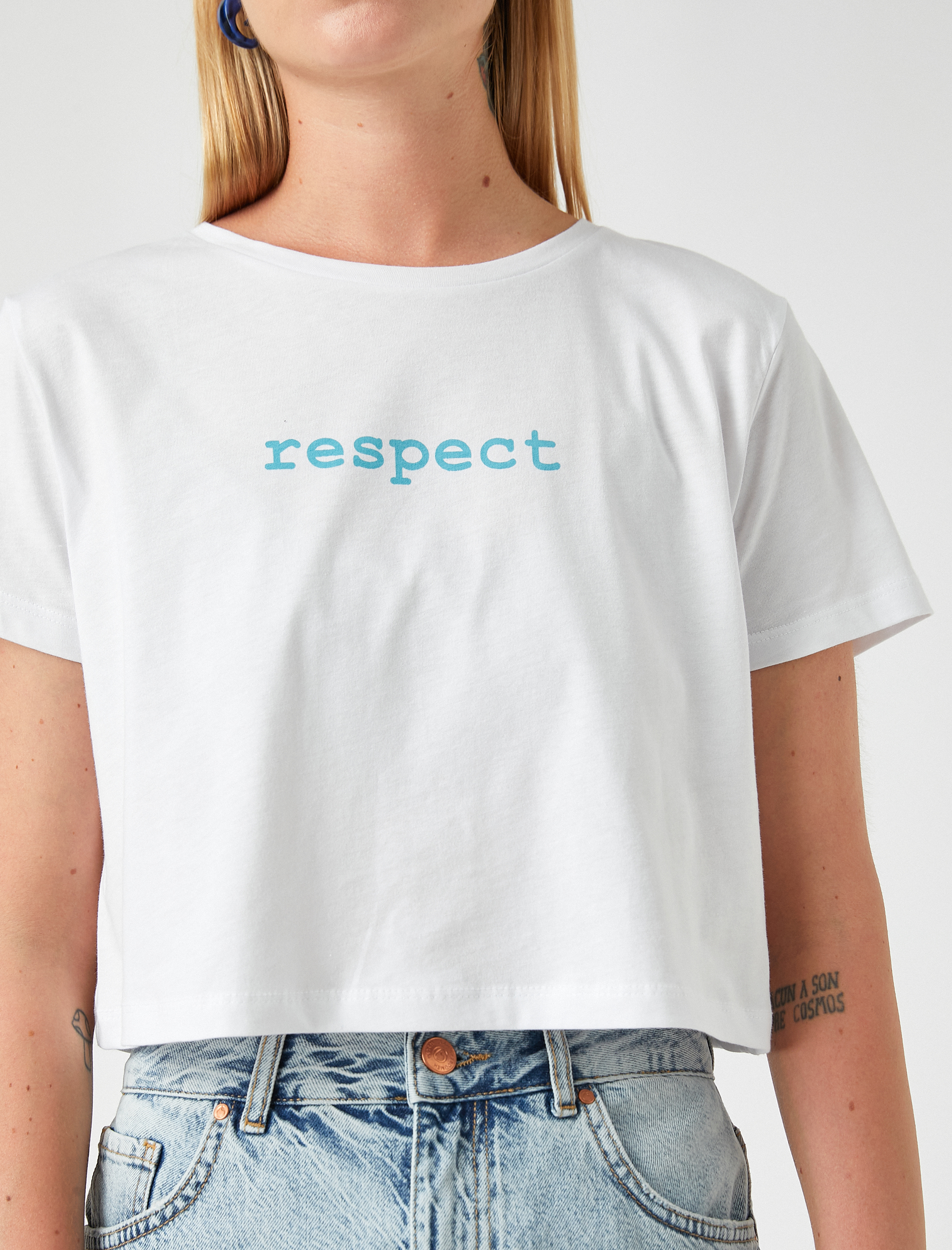   Koton X Şahika Ercümen - Yazı Baskılı Crop Tişört