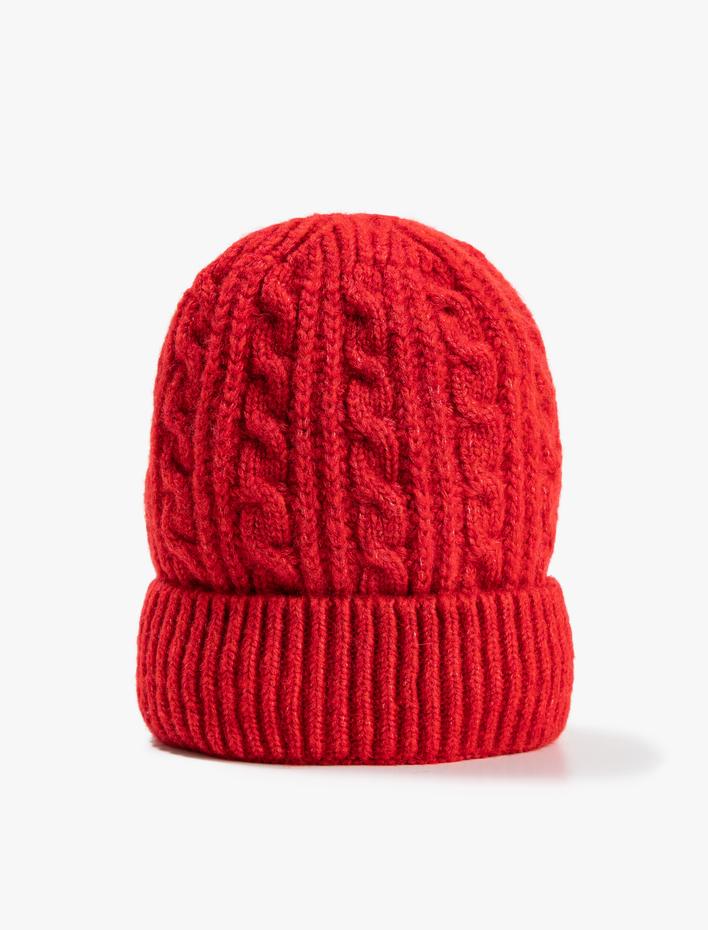 Kadın Ribanalı Bere Saç Örgüsü Şekilli