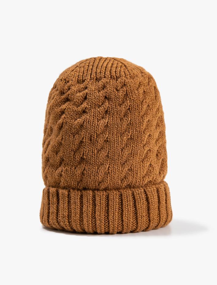 Kadın Ribanalı Bere Saç Örgüsü Şekilli