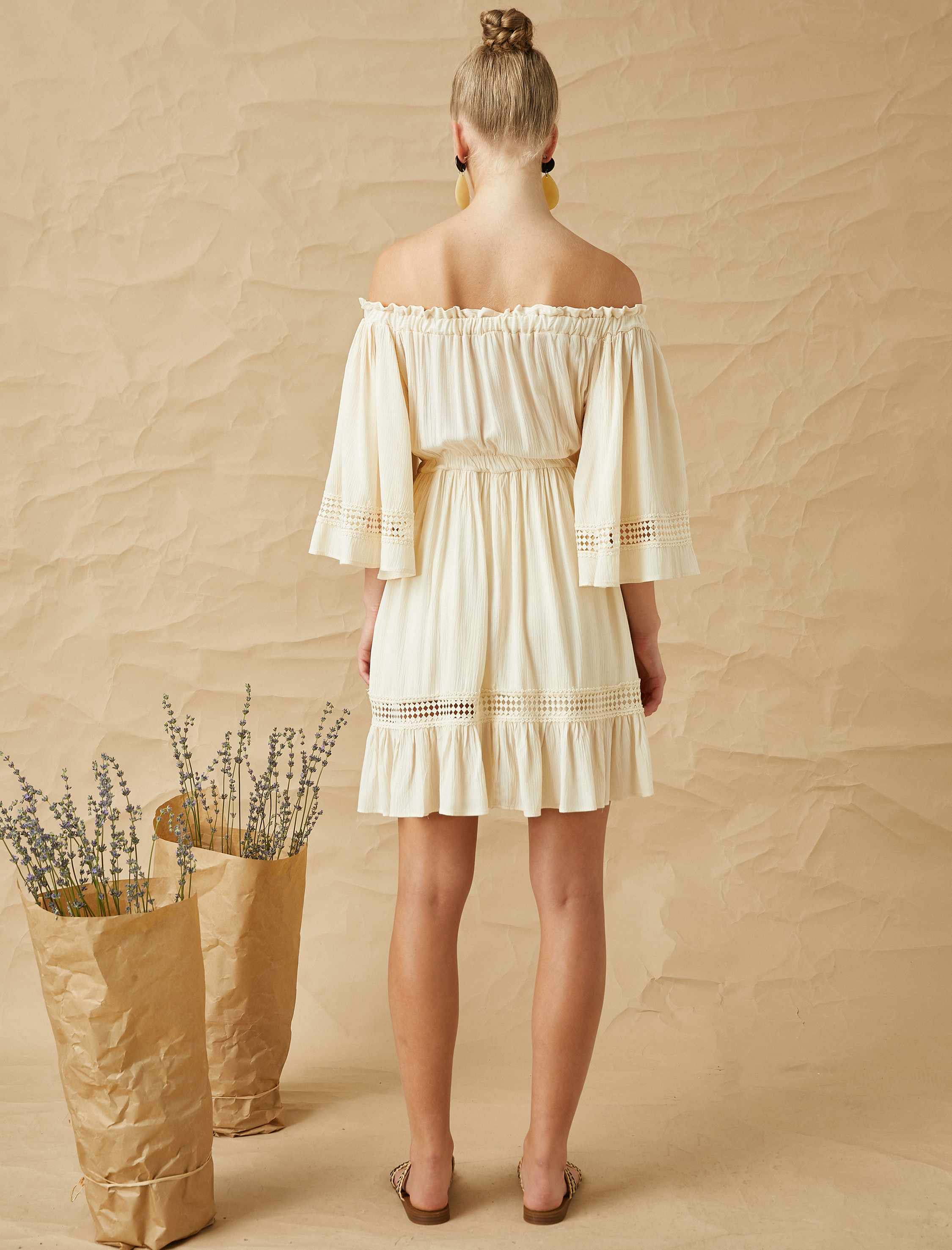 Omzu Açık Bağlama Detaylı Mini Elbise