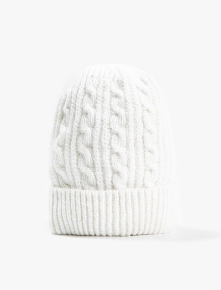 Kadın Ribanalı Bere Saç Örgüsü Şekilli