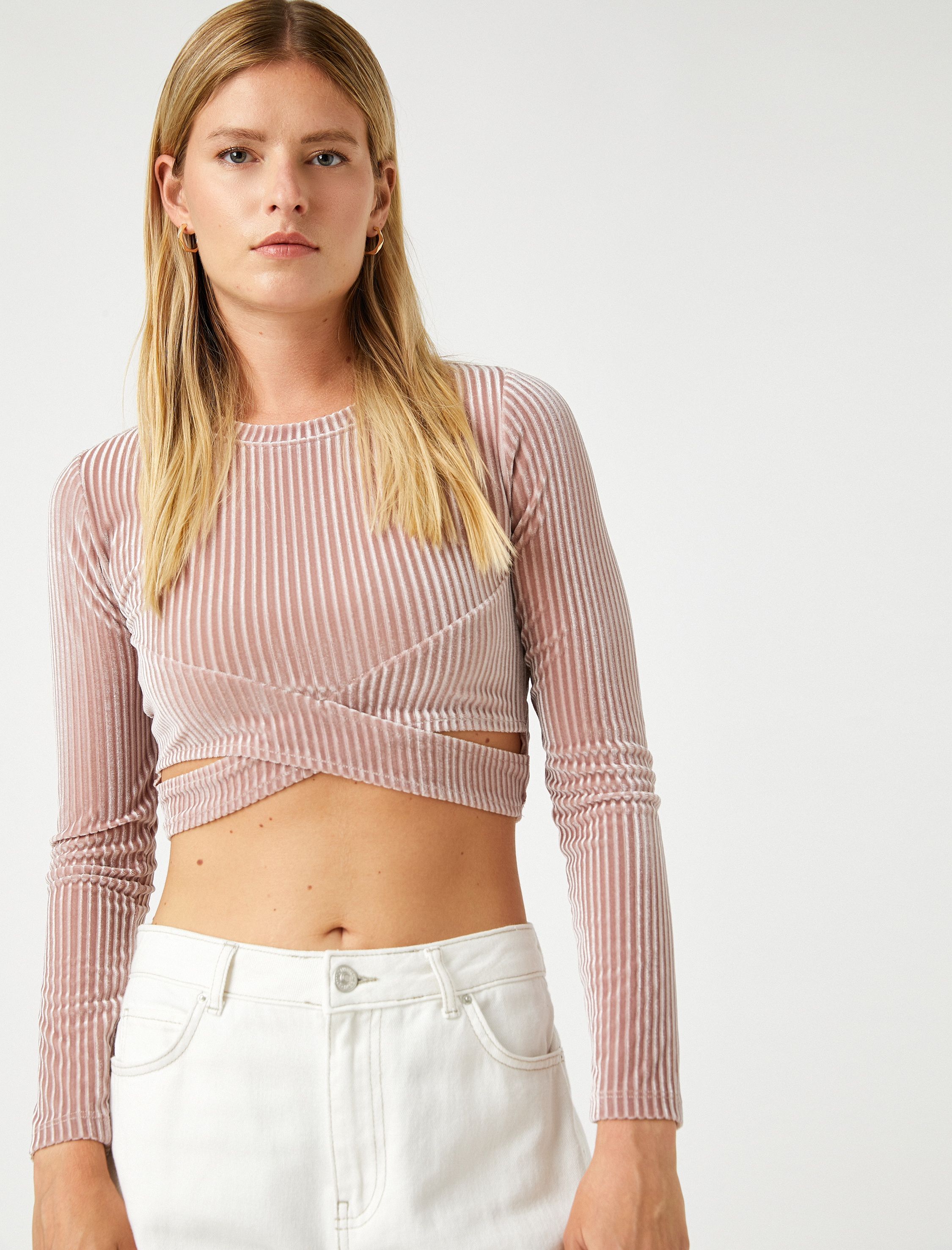   Crop Uzun Kollu Tişört Pencere Detaylı