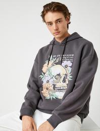 Kapşonlu Oversize Sweatshirt Şardonlu Kuru Kafa Baskılı