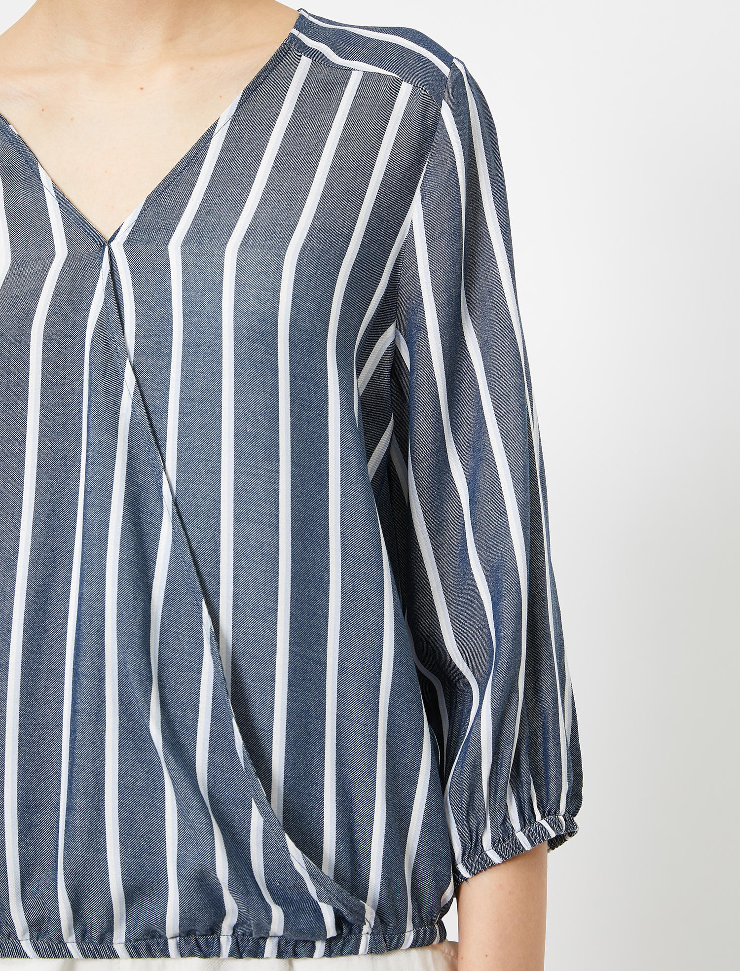   Çizgili Beli ve Kol Ağızları Lastik Büzgü Detaylı Kruvaze Bluz