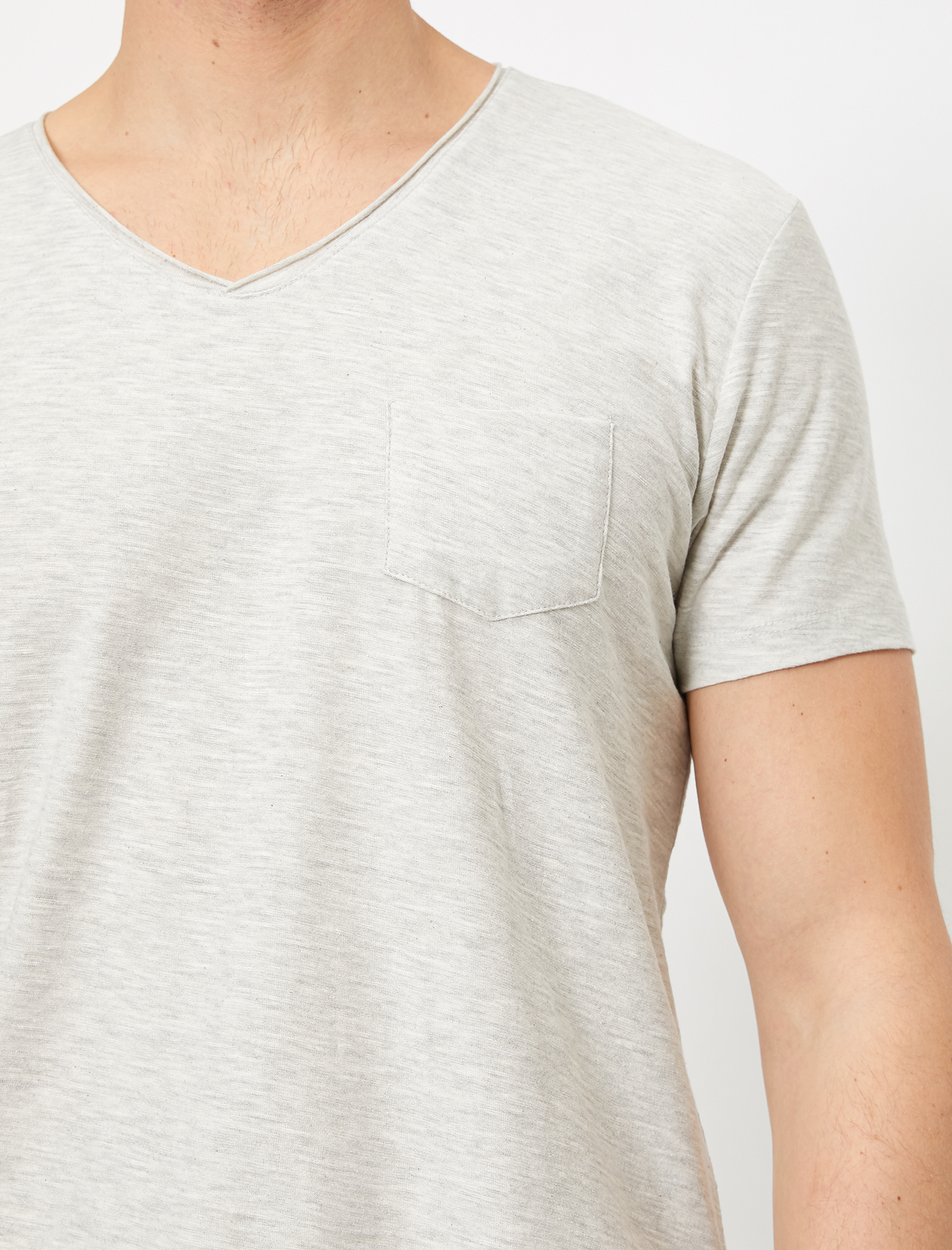   Basic Tişört V Yaka Kısa Kollu Cep Detaylı