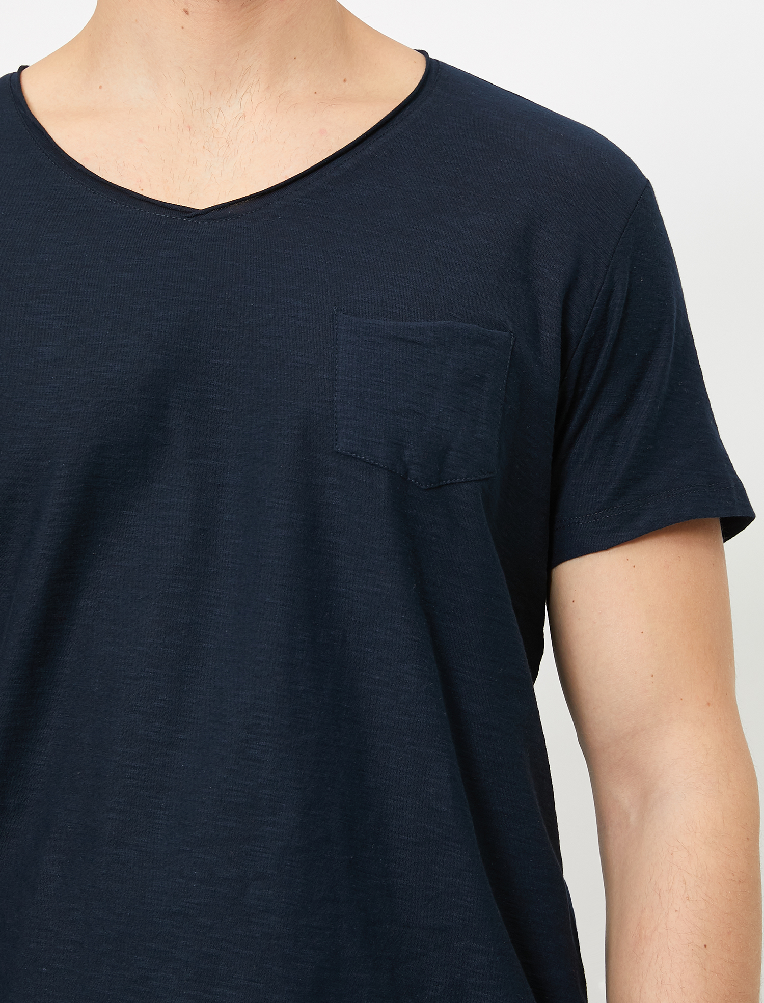   Basic Tişört V Yaka Kısa Kollu Cep Detaylı