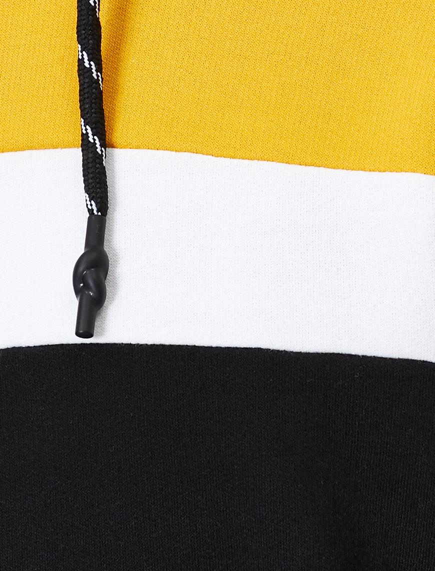   Kapüşonlu Bloklu Desenli Kordon Detaylı Sweatshirt
