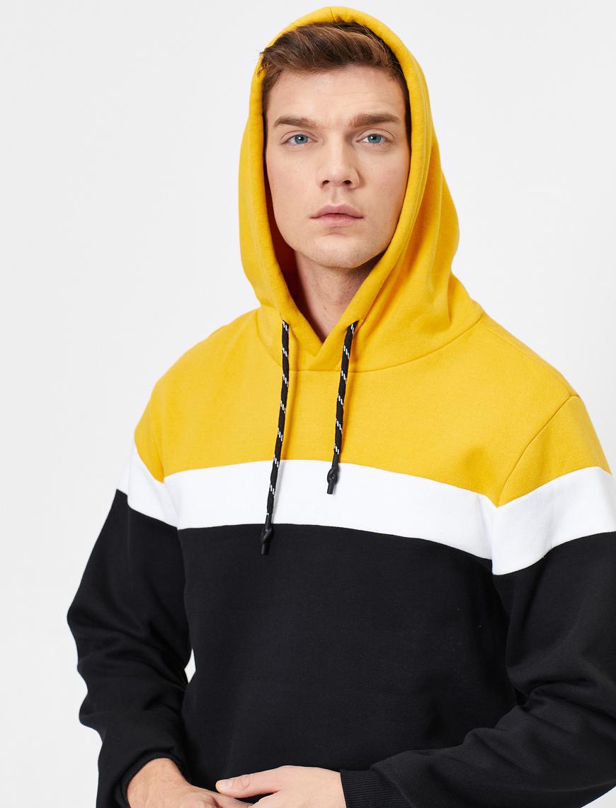   Kapüşonlu Bloklu Desenli Kordon Detaylı Sweatshirt