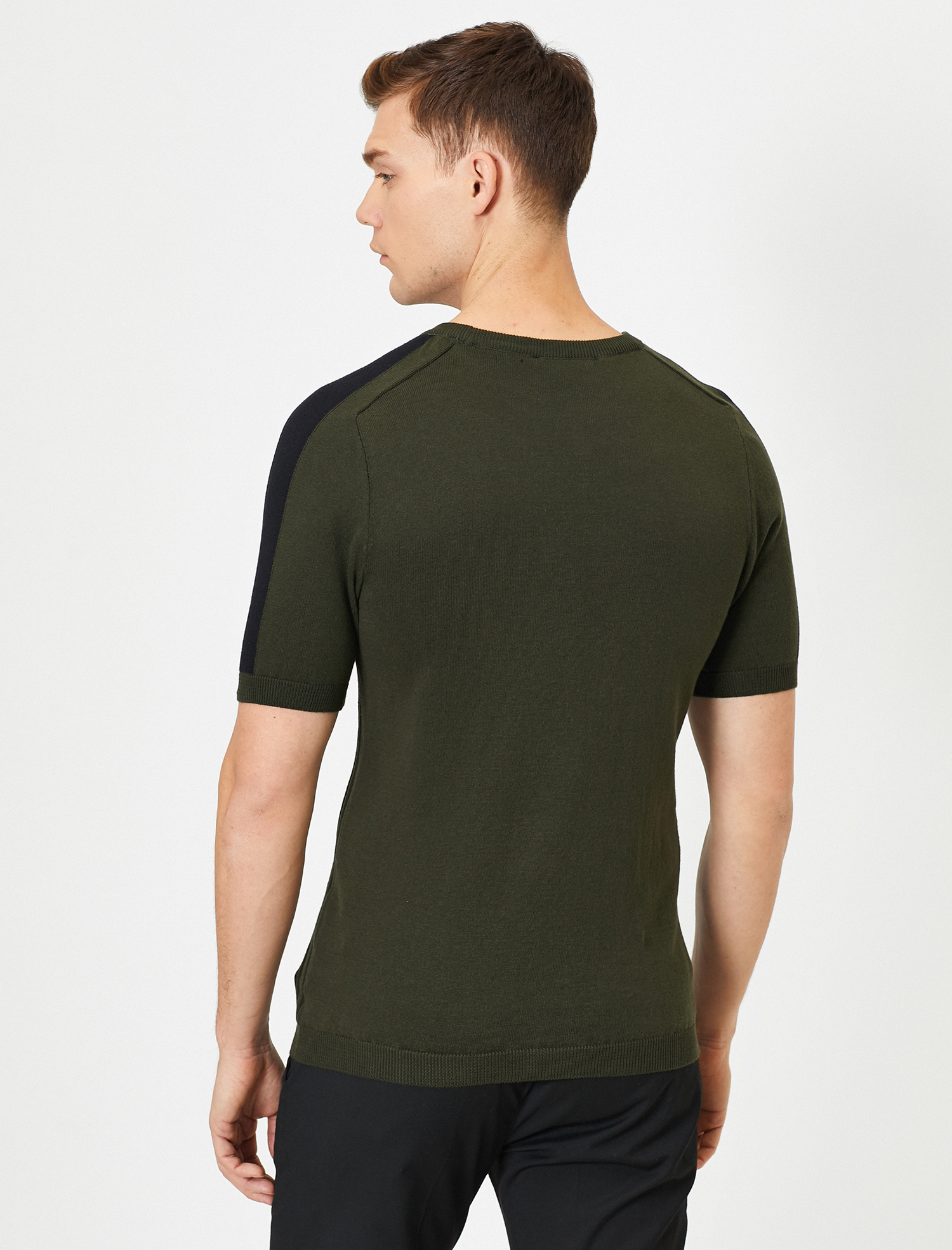   Dokulu Omzu Renk Detaylı Slim Fit Triko Tişört Kazak