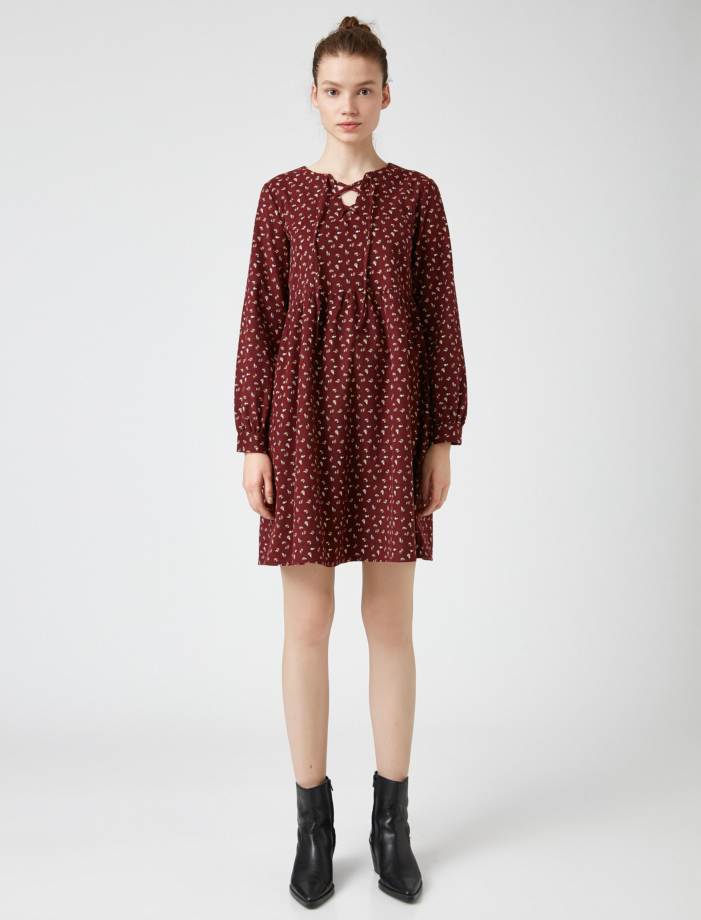   Pamuklu Çiçekli Kısa Elbise